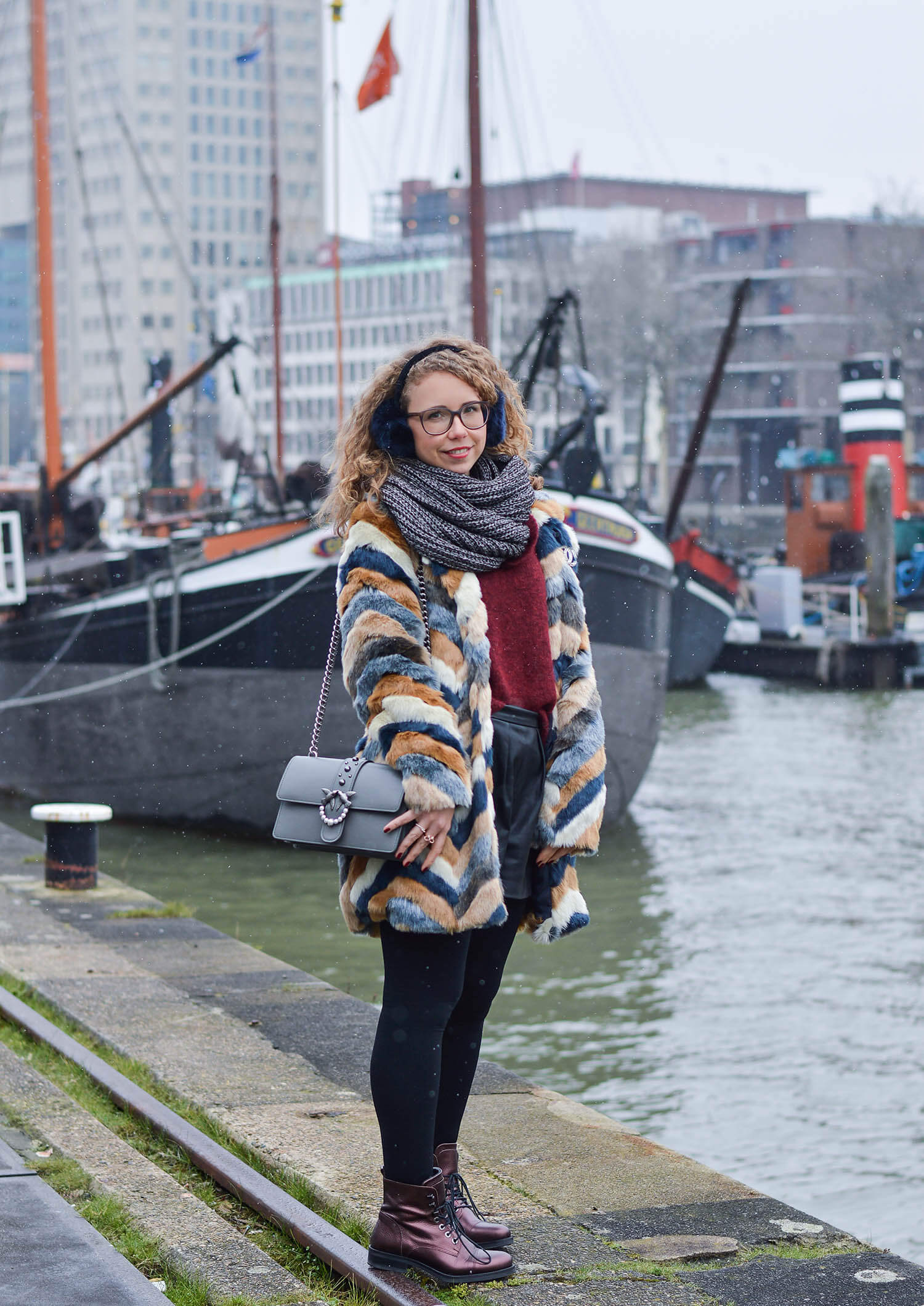 Kationette-Outfit-Fake-Fur-Coat-Pinko-Bag-and-Metallic-Boots-Rotterdam-fashionblogger-streetstyle