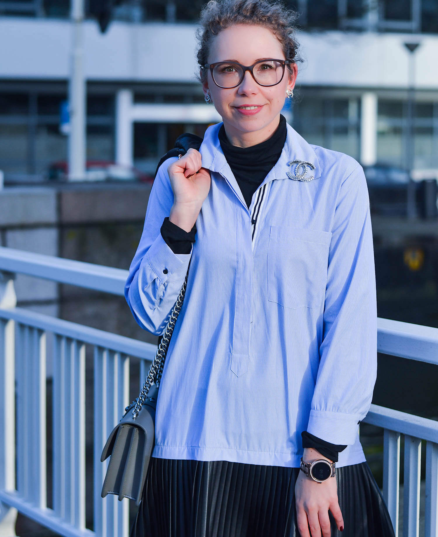 Outfit-Zara-Longblouse-with-fake-leather-pleated-skirt-in-Rotterdam-kationette-fashionblogger-netherlands-pinko-bag