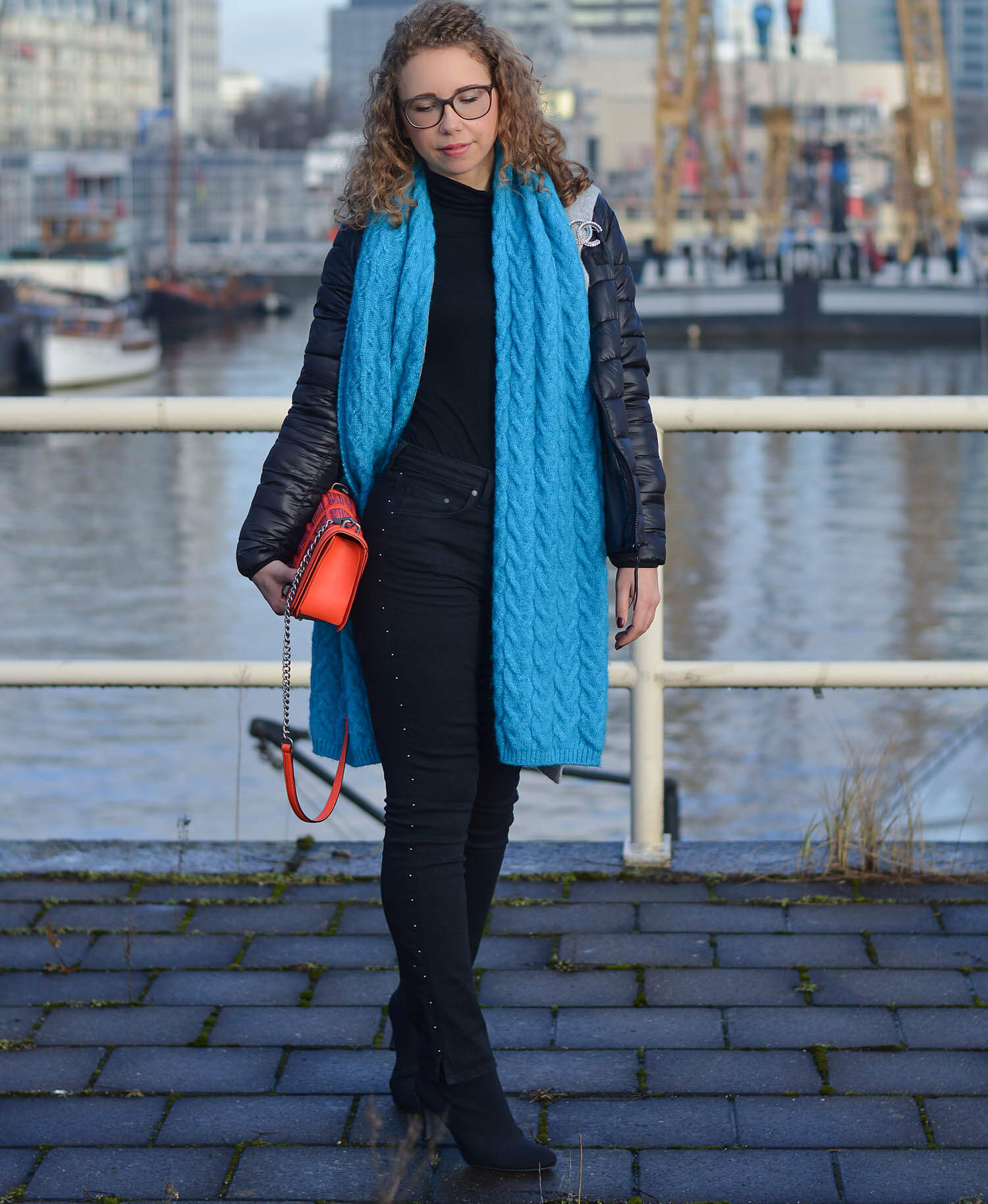 Outfit-Studded-Denim-Long-Cardigan-Sock-Boots-and-Zara-Scarf-Rotterdam-kationette-fashionblogger-streetstyle