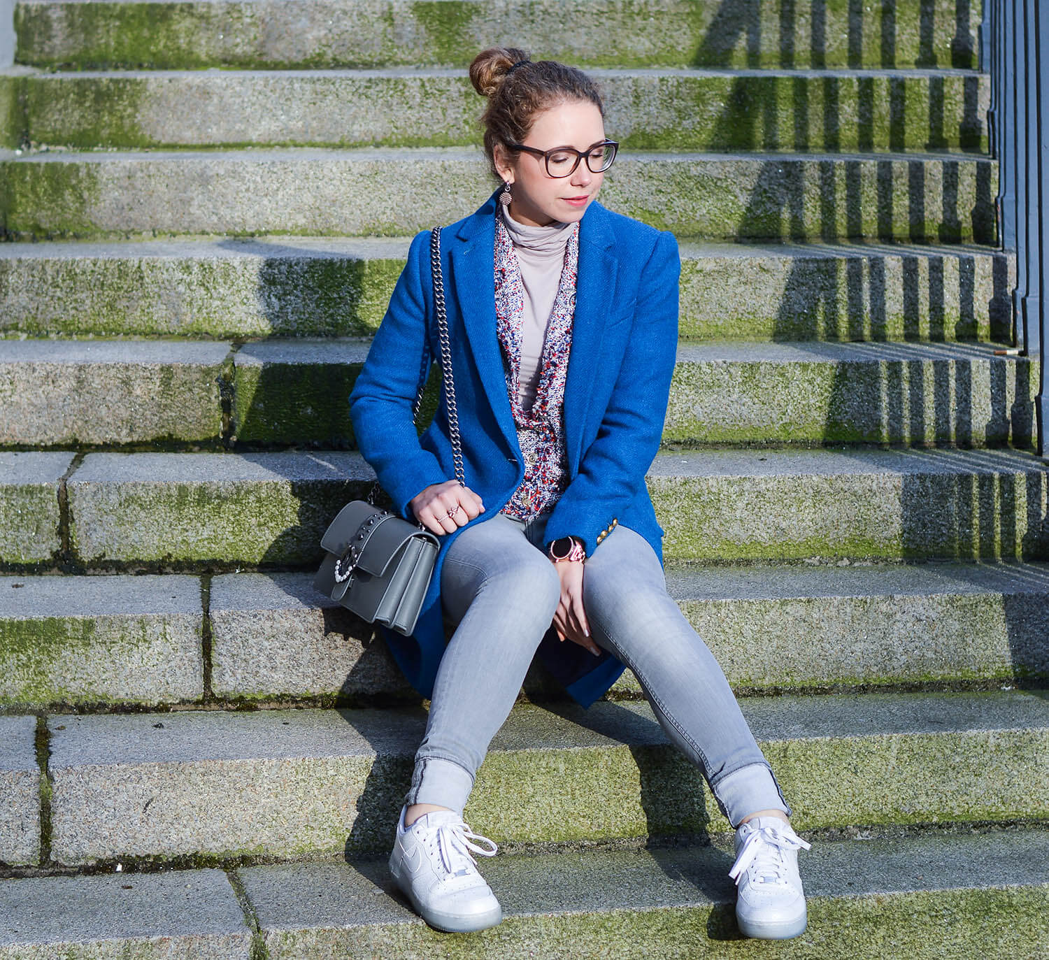 Outfit-Classy-meets-Casual-Tweed-Coat-and-Jacket-with-Jeans-and-Sneakers-kationette-fashionblogger-nrw