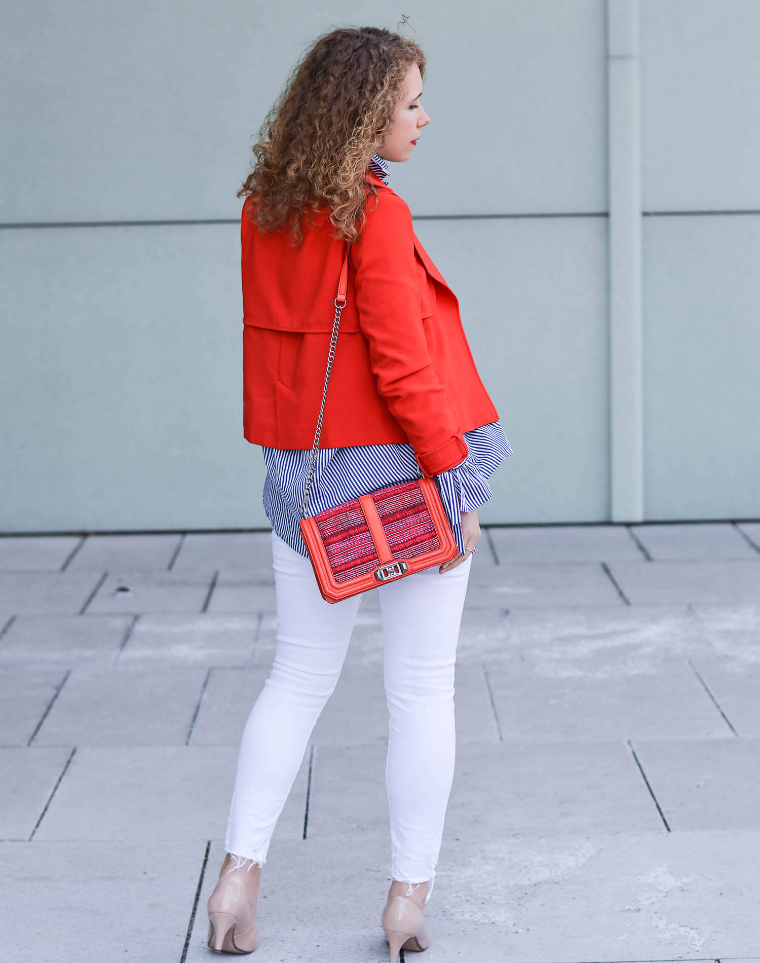 Outfit-Spring-Fashion-with-White-Denim-Blue-and-Red-Zara-Jacket-kationette-fashionblogger