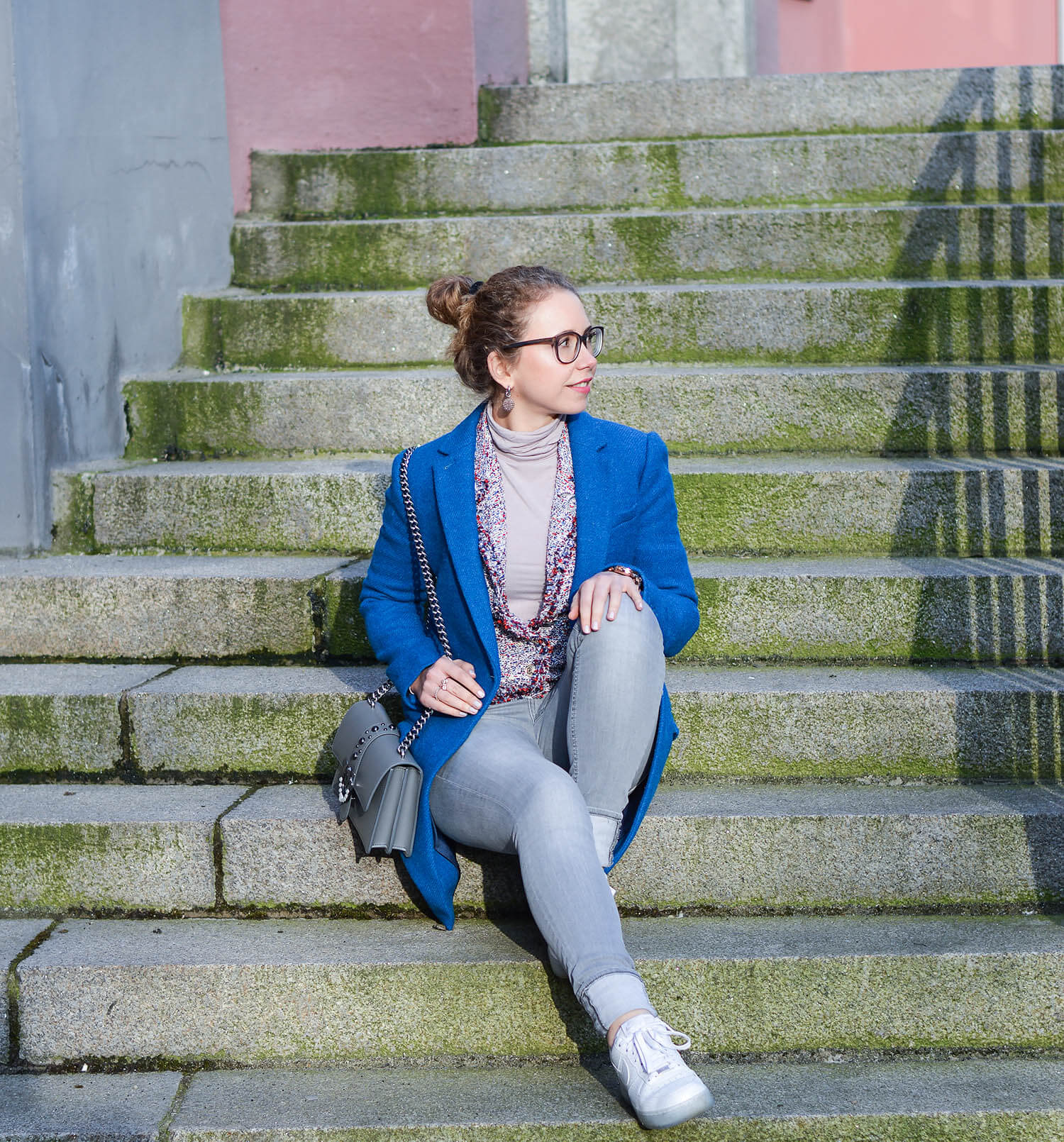 Outfit-Classy-meets-Casual-Tweed-Coat-and-Jacket-with-Jeans-and-Sneakers-kationette-fashionblogger-nrw