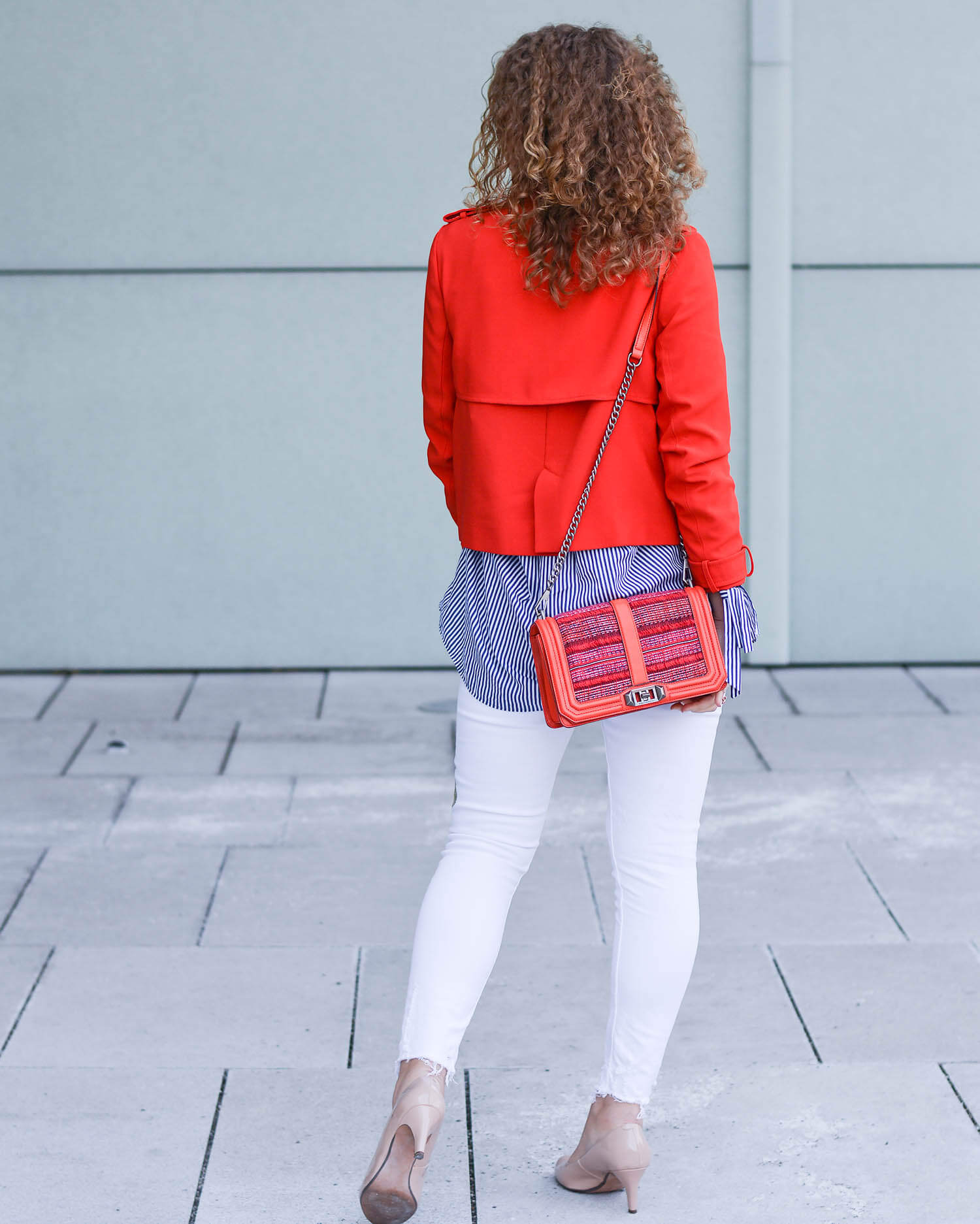 Outfit-Spring-Fashion-with-White-Denim-Blue-and-Red-Zara-Jacket-kationette-fashionblogger