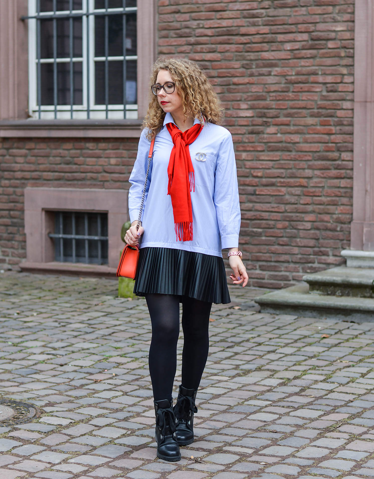 Outfit-College-Look-a-la-Gossip-Girl-with-Pleats-Blouse-dress-and-Scarf-kationette-fashionblogger-nrw-streetstyle