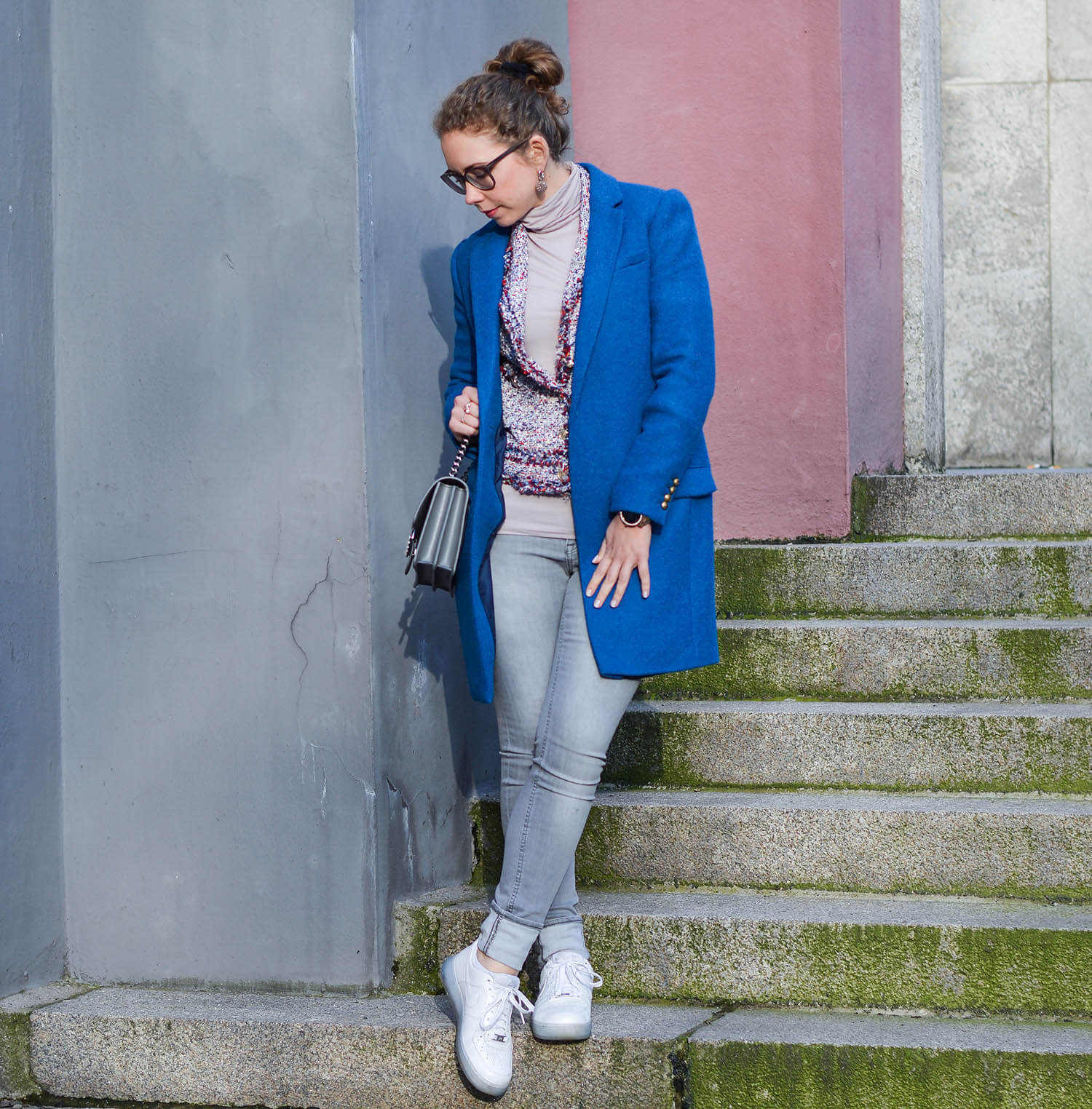 Outfit-Classy-meets-Casual-Tweed-Coat-and-Jacket-with-Jeans-and-Sneakers-kationette-fashionblogger-nrw