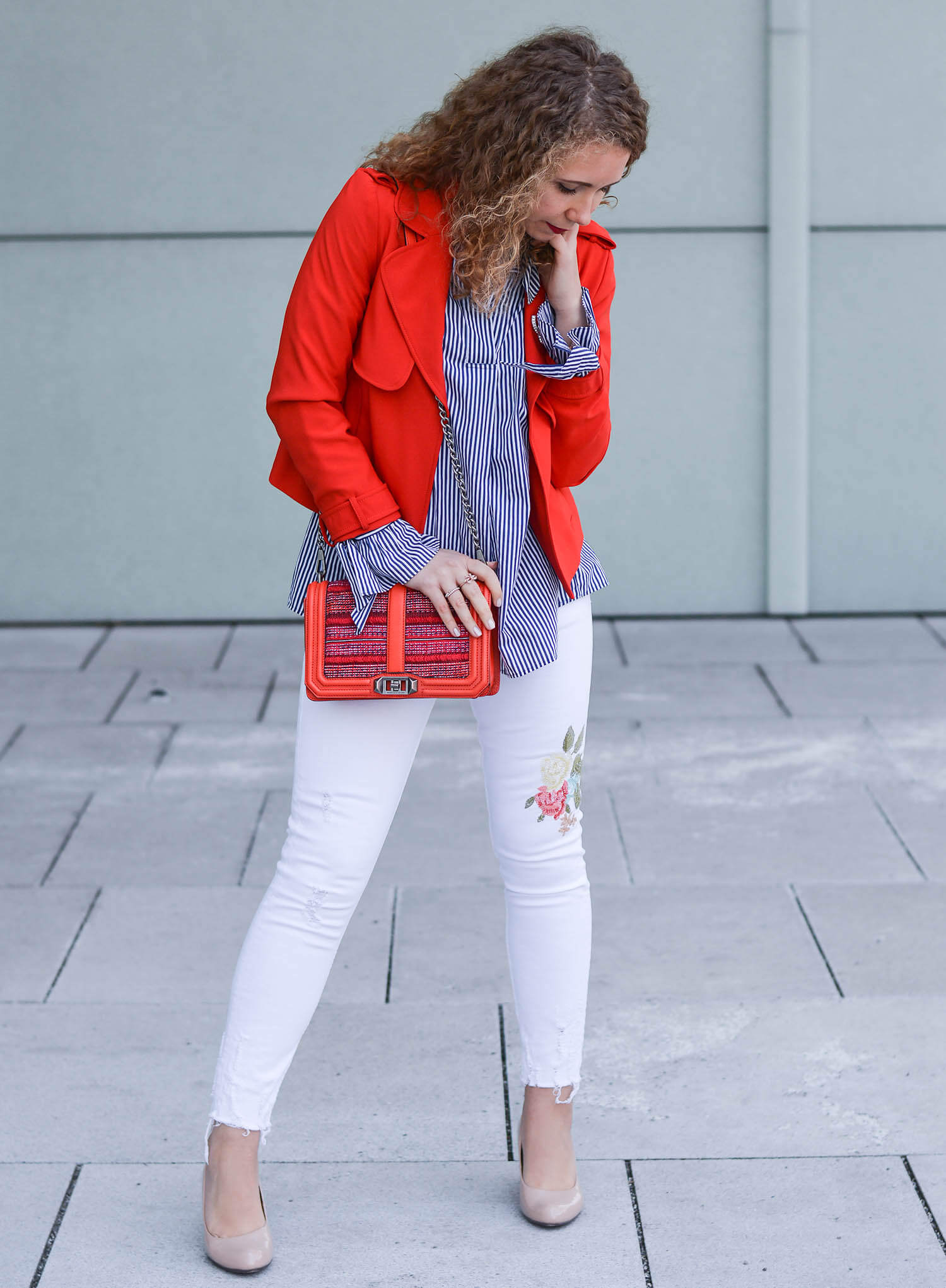 Outfit-Spring-Fashion-with-White-Denim-Blue-and-Red-Zara-Jacket-kationette-fashionblogger