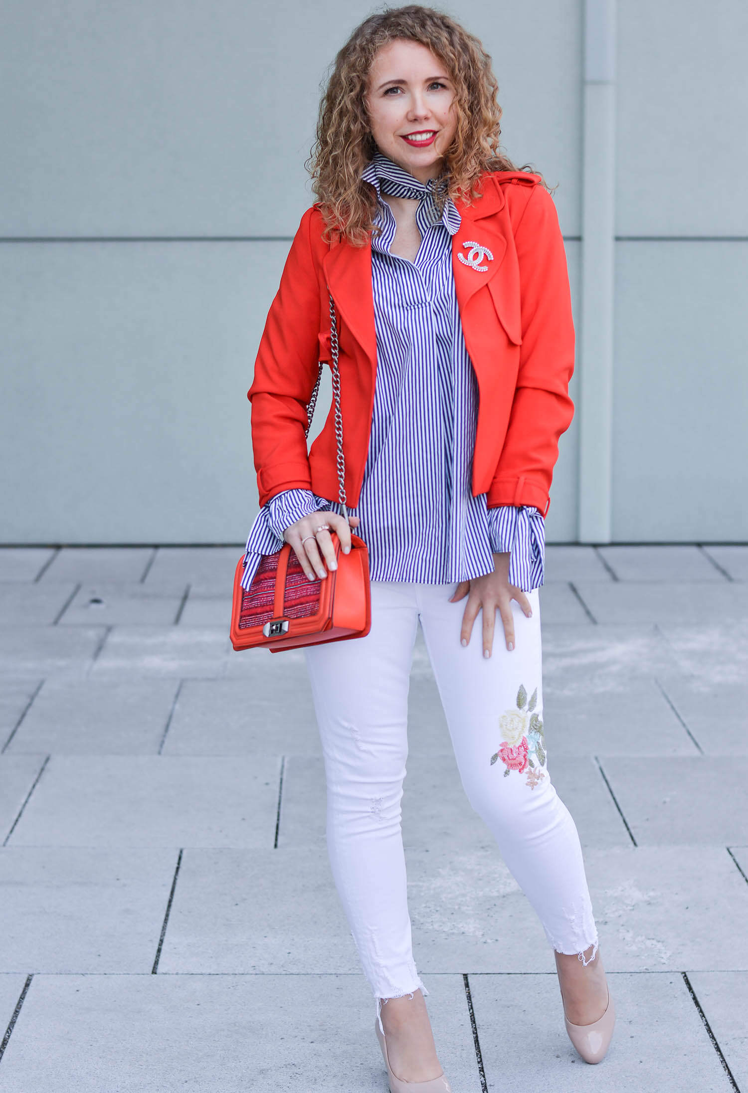 Outfit-Spring-Fashion-with-White-Denim-Blue-and-Red-Zara-Jacket-kationette-fashionblogger