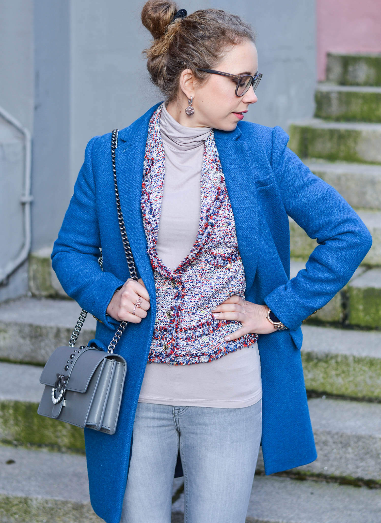 Outfit-Classy-meets-Casual-Tweed-Coat-and-Jacket-with-Jeans-and-Sneakers-kationette-fashionblogger-nrw