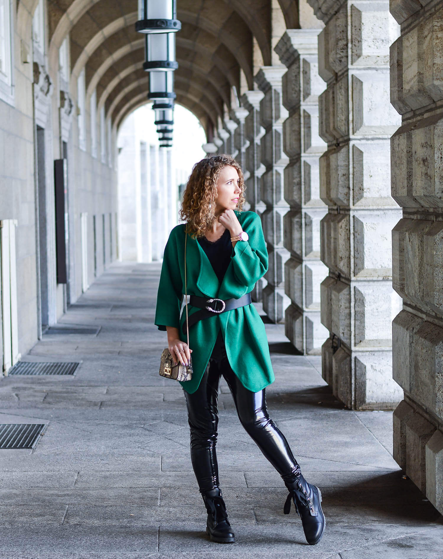 Outfit-Green-Cardigan-with-Gucci-Belt-Vinyl-Pants-and-New-Boots-kationette-streetstyle