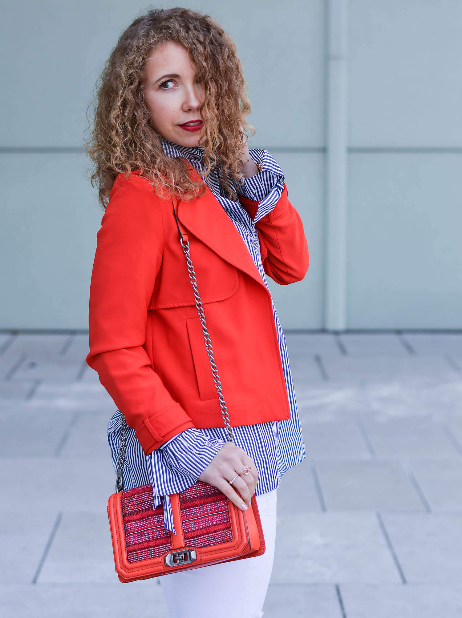 Outfit-Spring-Fashion-with-White-Denim-Blue-and-Red-Zara-Jacket-kationette-fashionblogger