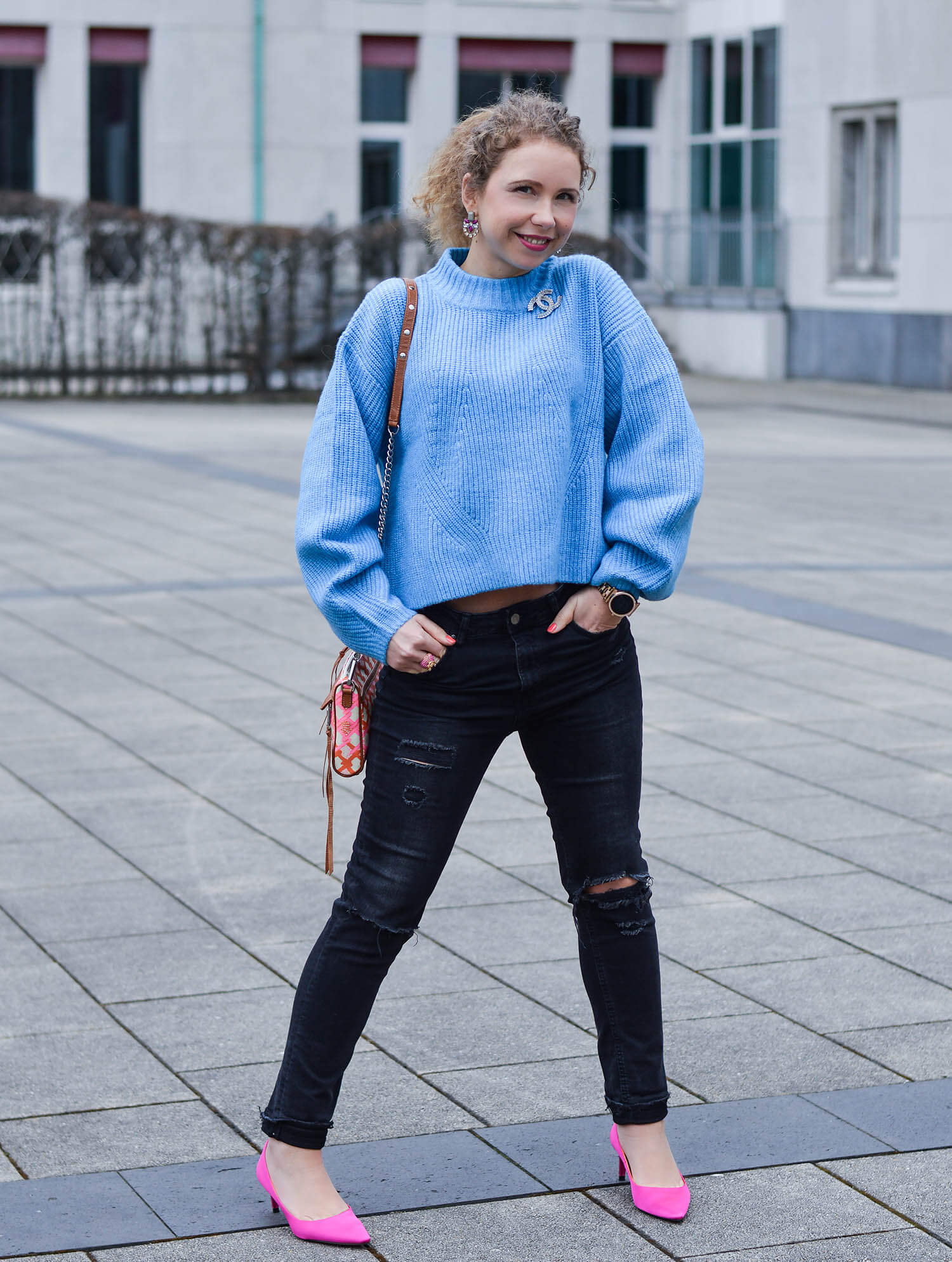 Outfit-Light-Blue-Knit-Ripped-Jeans-and-Pink-Pumps-kationette-fashionblogger-nrw