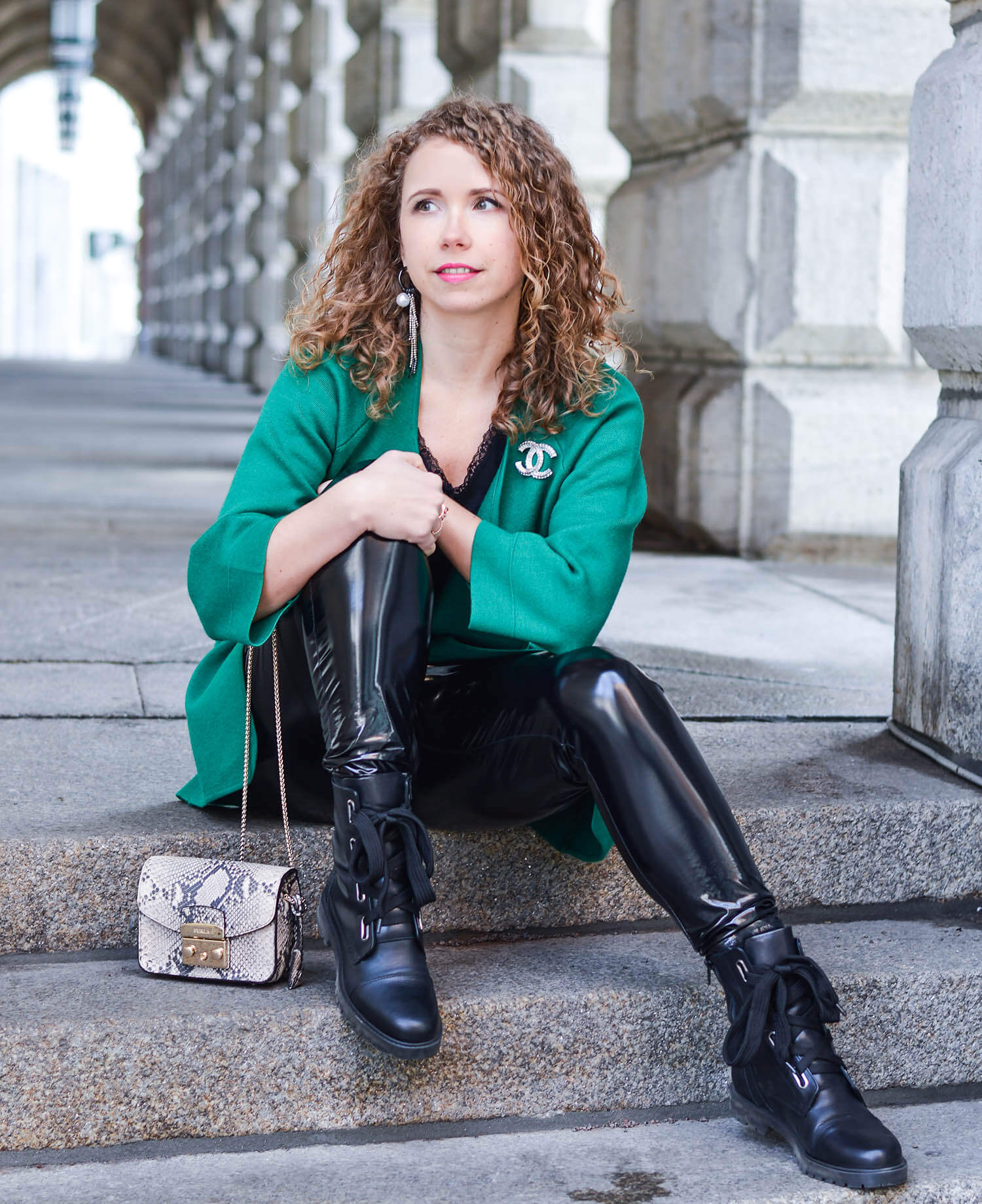 Outfit-Green-Cardigan-with-Gucci-Belt-Vinyl-Pants-and-New-Boots-kationette-streetstyle