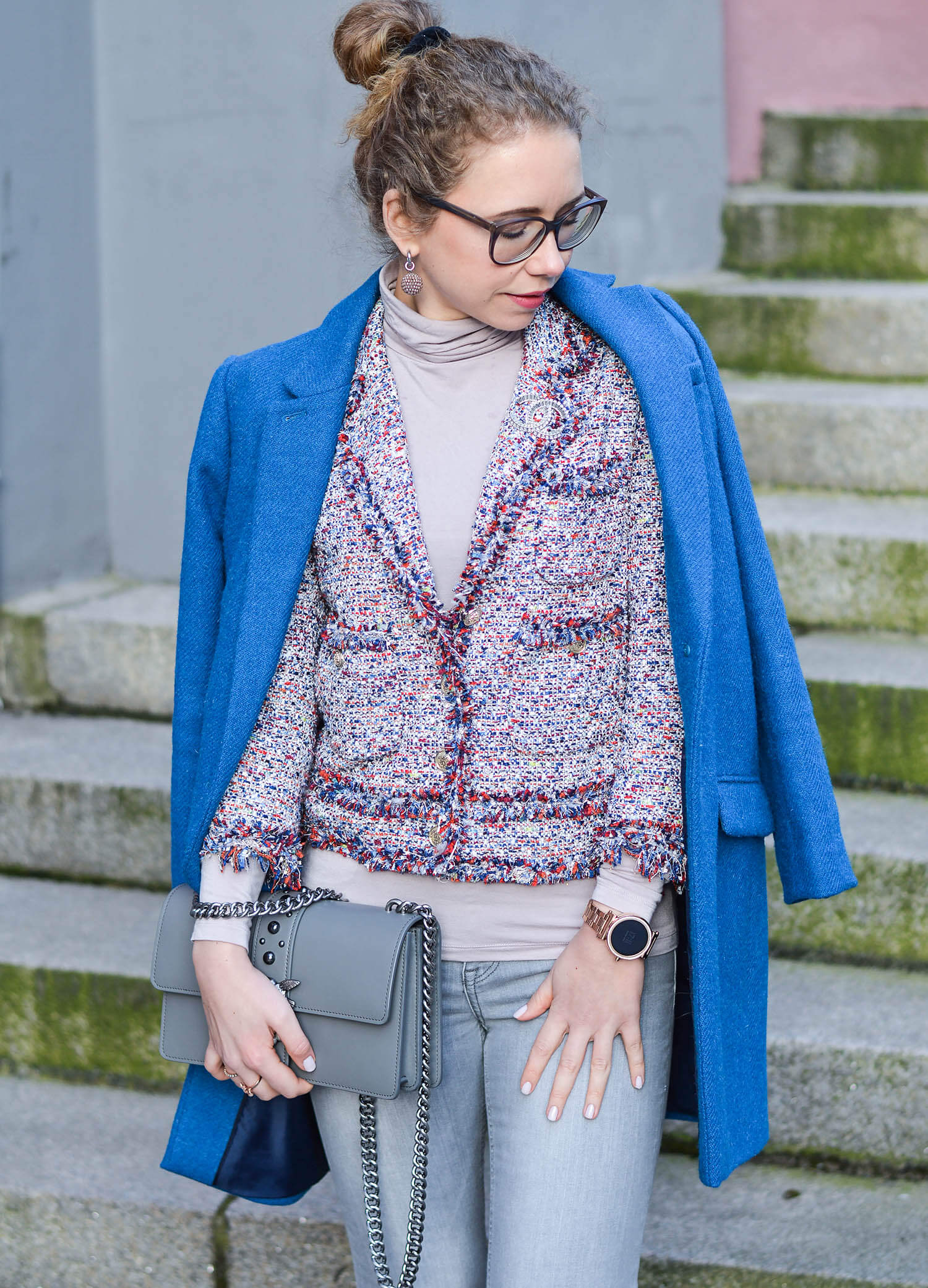 Outfit-Classy-meets-Casual-Tweed-Coat-and-Jacket-with-Jeans-and-Sneakers-kationette-fashionblogger-nrw