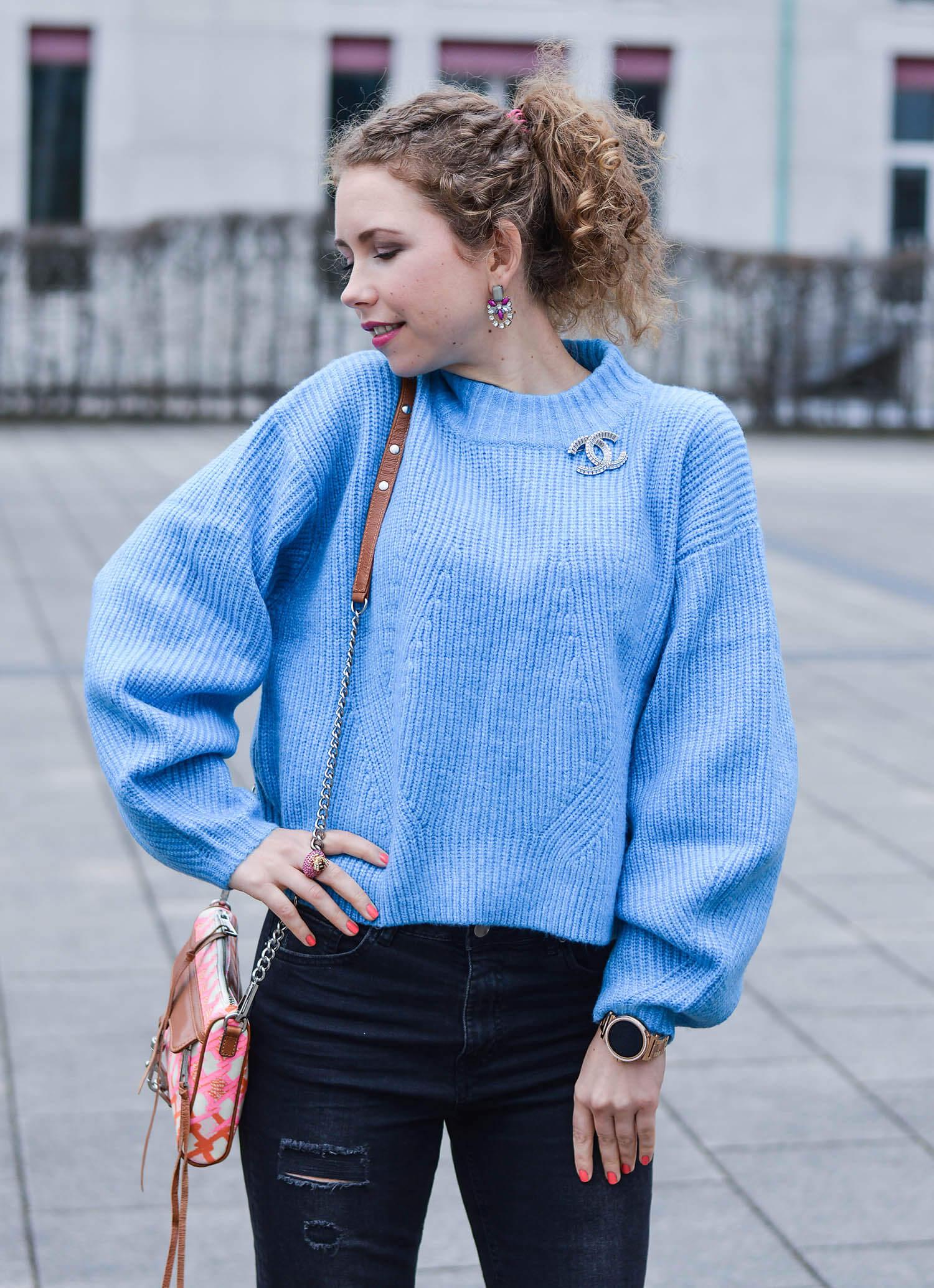 Outfit-Light-Blue-Knit-Ripped-Jeans-and-Pink-Pumps-kationette-fashionblogger-nrw