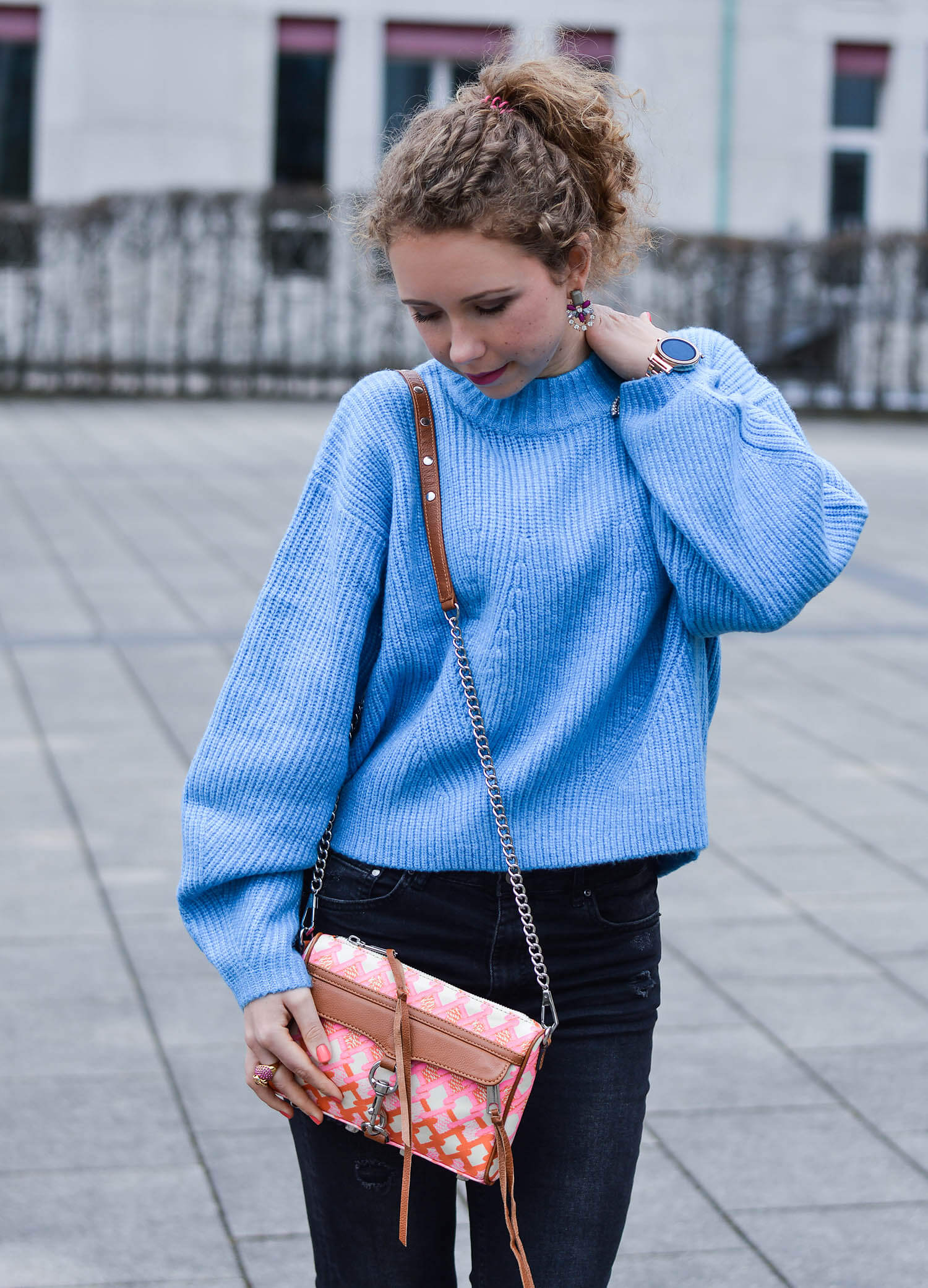 Outfit-Light-Blue-Knit-Ripped-Jeans-and-Pink-Pumps-kationette-fashionblogger-nrw