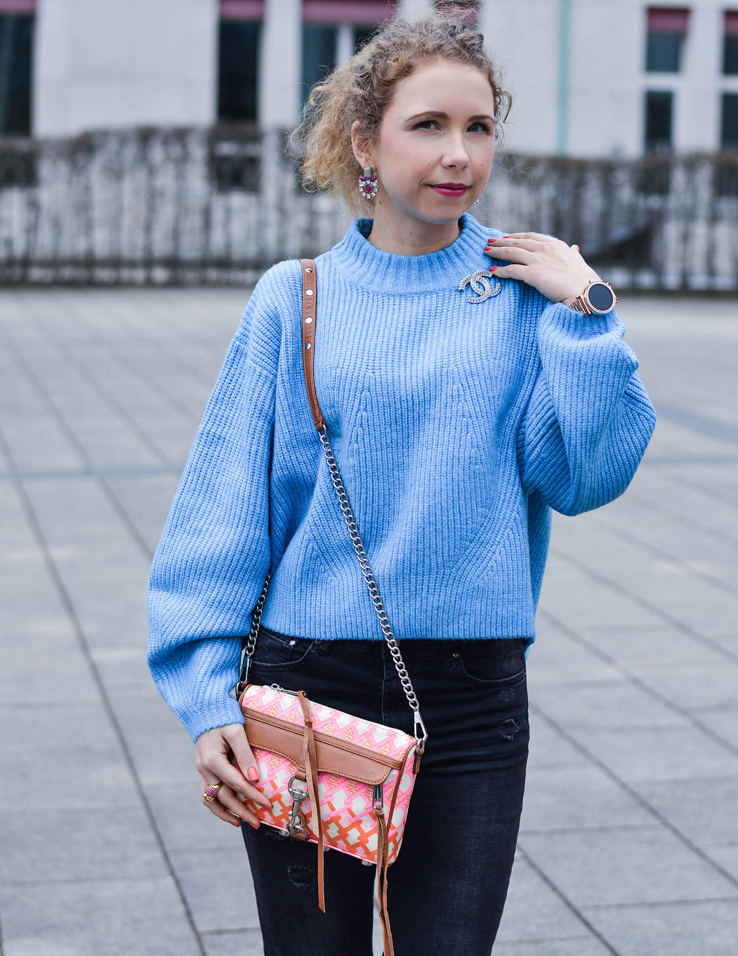 Outfit-Light-Blue-Knit-Ripped-Jeans-and-Pink-Pumps-kationette-fashionblogger-nrw