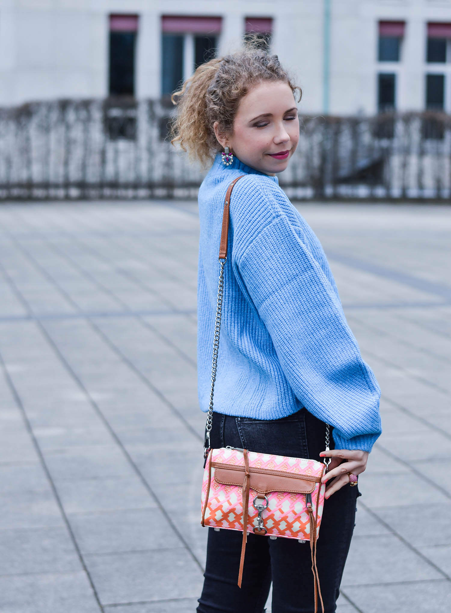 Outfit-Light-Blue-Knit-Ripped-Jeans-and-Pink-Pumps-kationette-fashionblogger-nrw