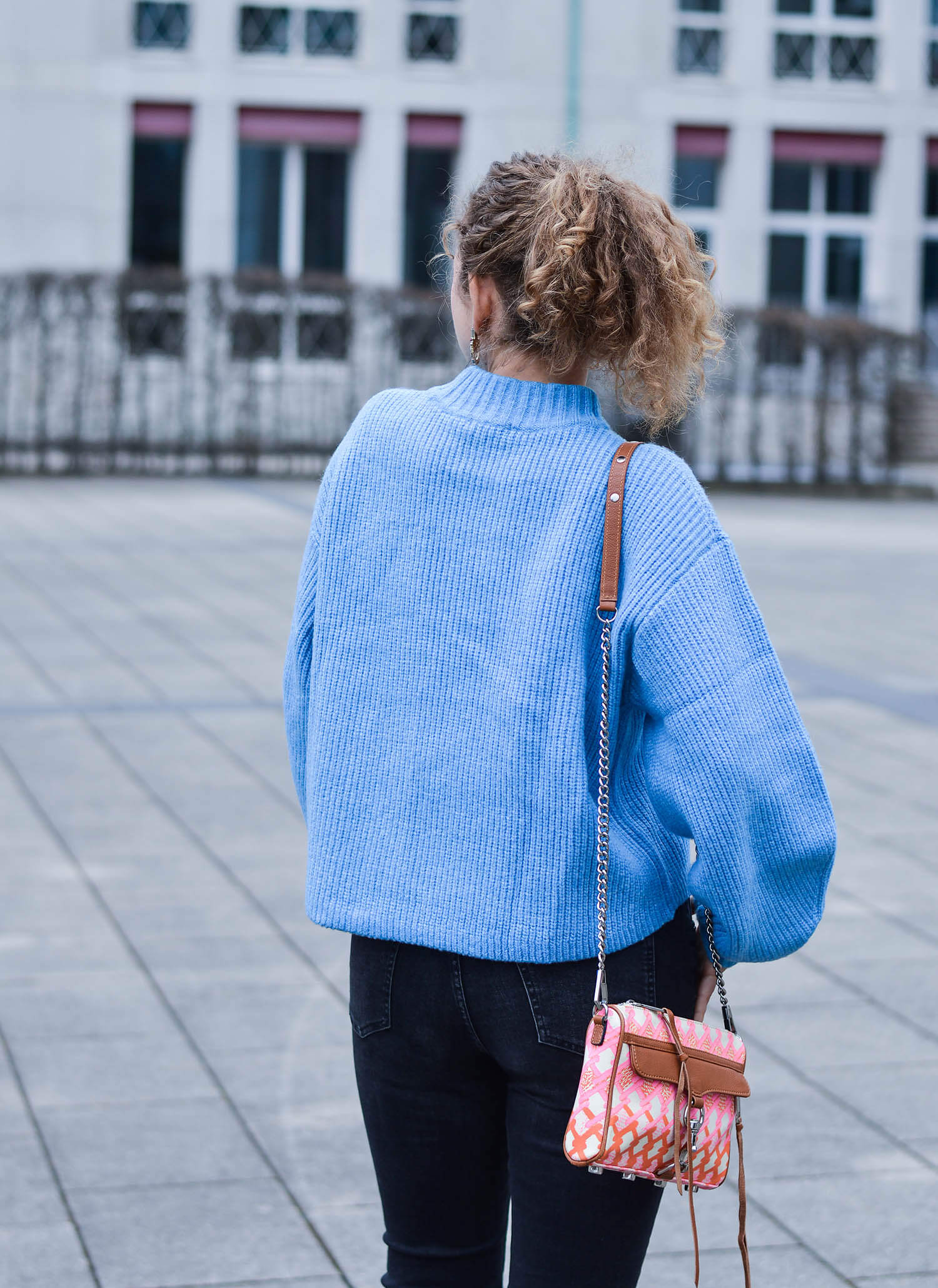 Outfit-Light-Blue-Knit-Ripped-Jeans-and-Pink-Pumps-kationette-fashionblogger-nrw