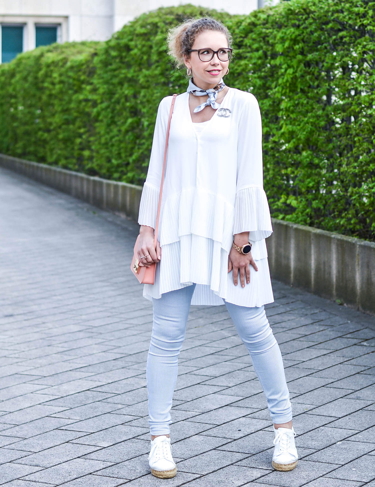 Outfit-Zara-Pleated-Blouse-Furla-Bag-and-Steve-Madden-platform-Sneakers-kationette-fashionblogger-nrw