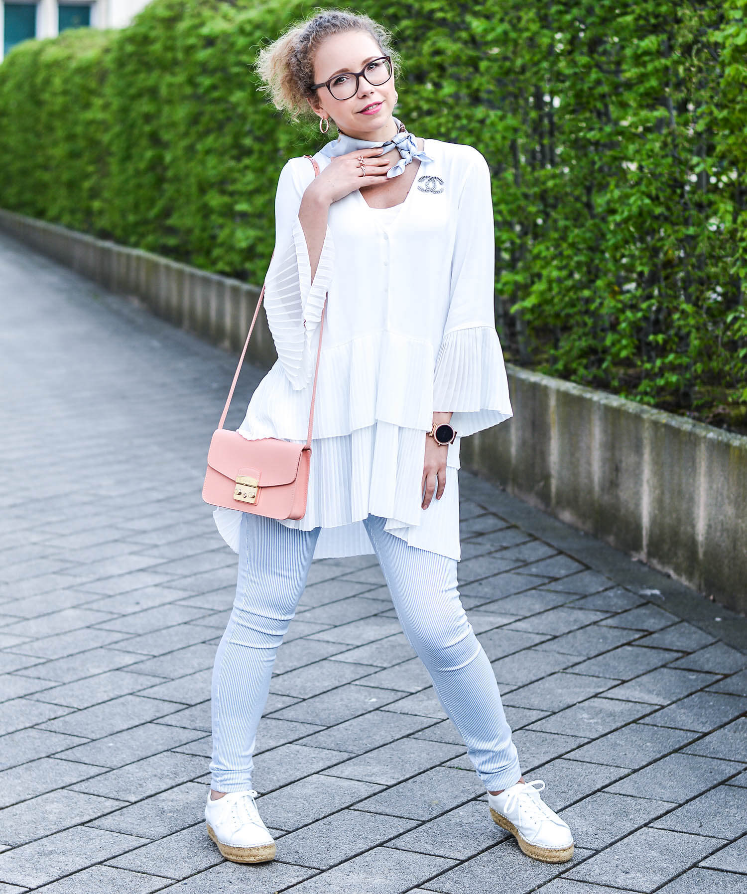 Outfit-Zara-Pleated-Blouse-Furla-Bag-and-Steve-Madden-platform-Sneakers-kationette-fashionblogger-nrw