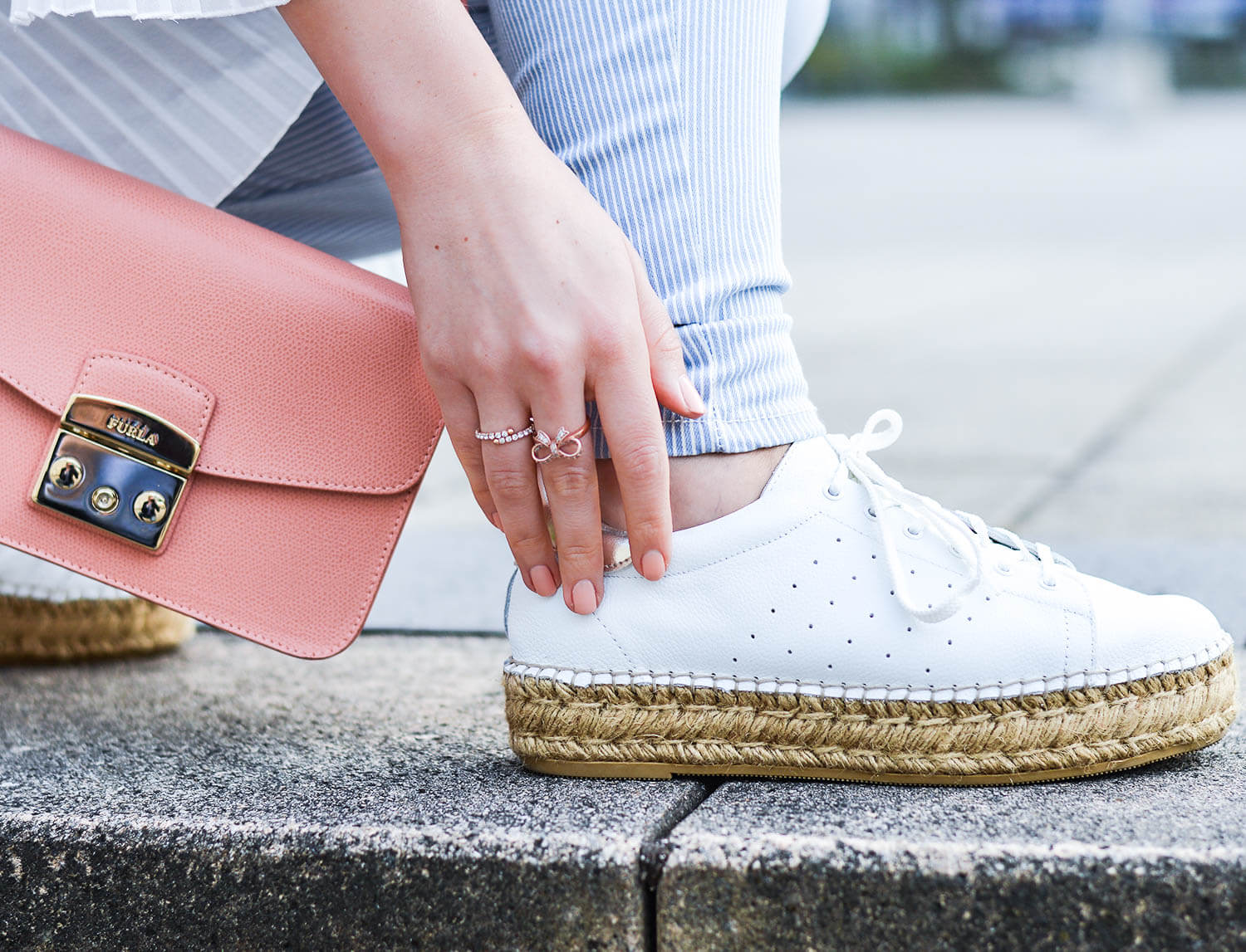 Outfit-Zara-Pleated-Blouse-Furla-Bag-and-Steve-Madden-platform-Sneakers-kationette-fashionblogger-nrw