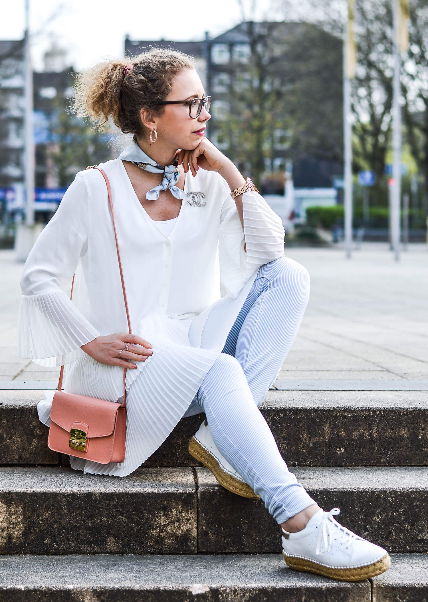 Outfit-Zara-Pleated-Blouse-Furla-Bag-and-Steve-Madden-platform-Sneakers-kationette-fashionblogger-nrw