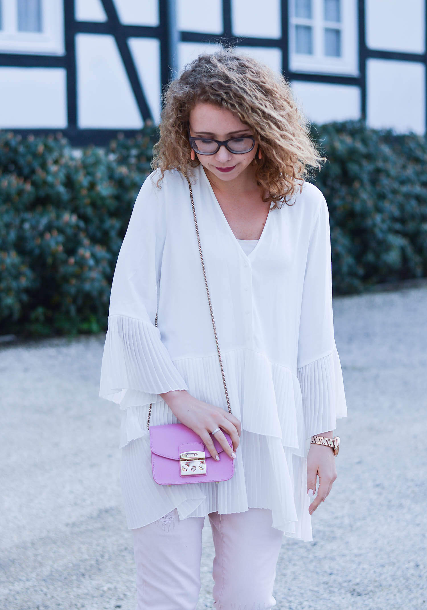 Outfit-Pale-Pink-and-White-with-Flower-Sneakers-during-our-Mini-Moon-kationette-fashionblogger-nrw