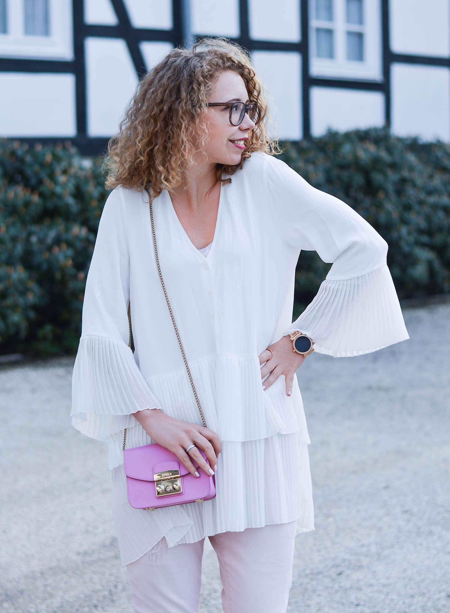 Outfit-Pale-Pink-and-White-with-Flower-Sneakers-during-our-Mini-Moon-kationette-fashionblogger-nrw