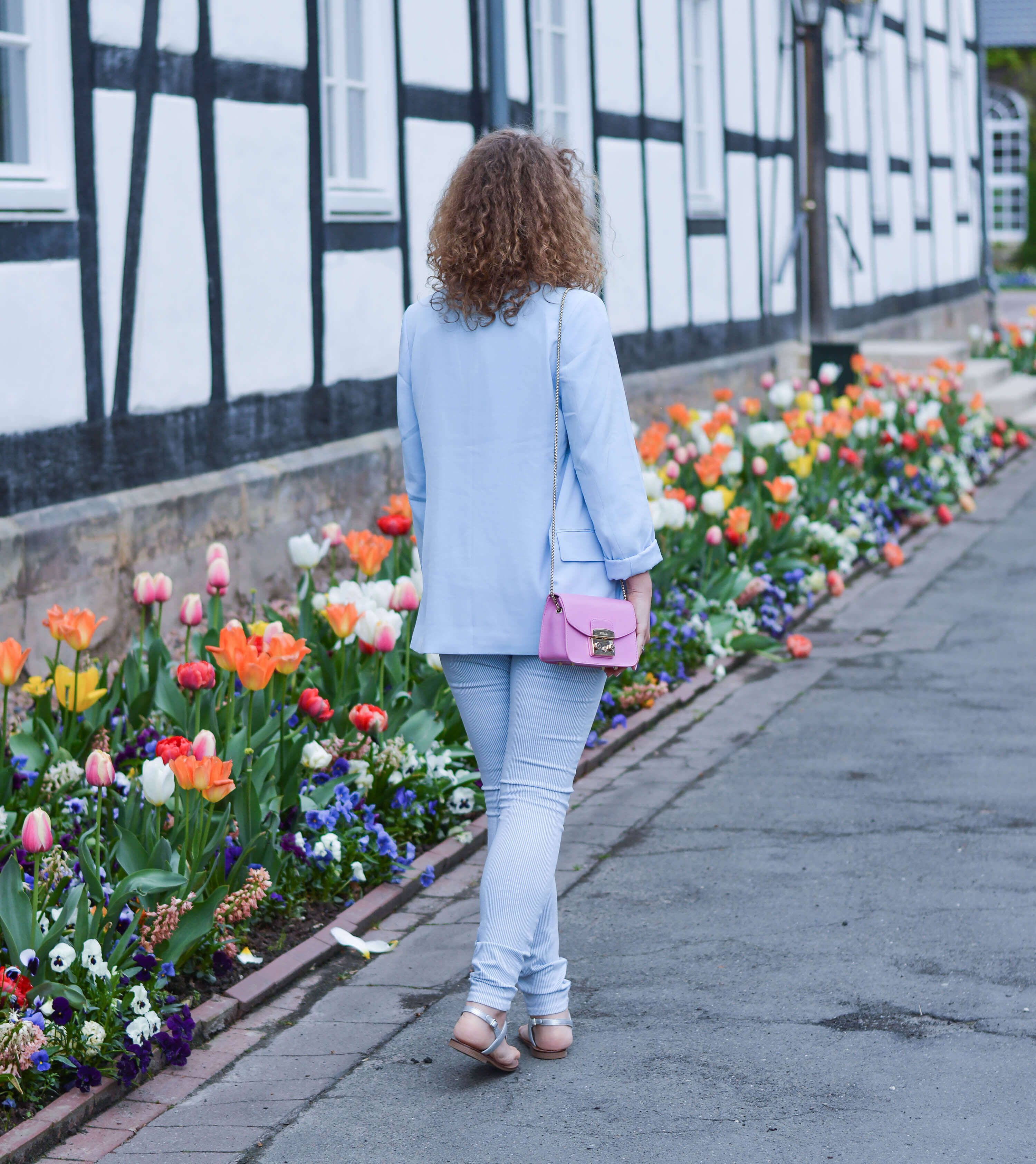 outfit-pastel-blue-blazer-steve-madden-sandals-and-pink-furla-bag-fashionblogger-nrw-Kationette