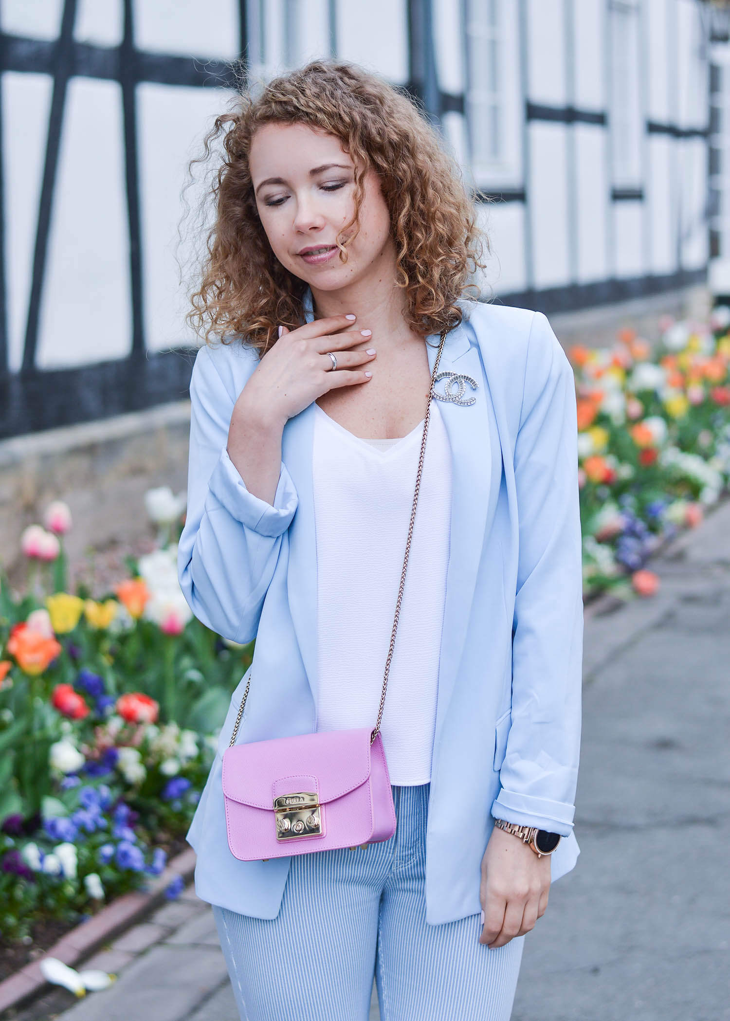 outfit-pastel-blue-blazer-steve-madden-sandals-and-pink-furla-bag-fashionblogger-nrw-Kationette