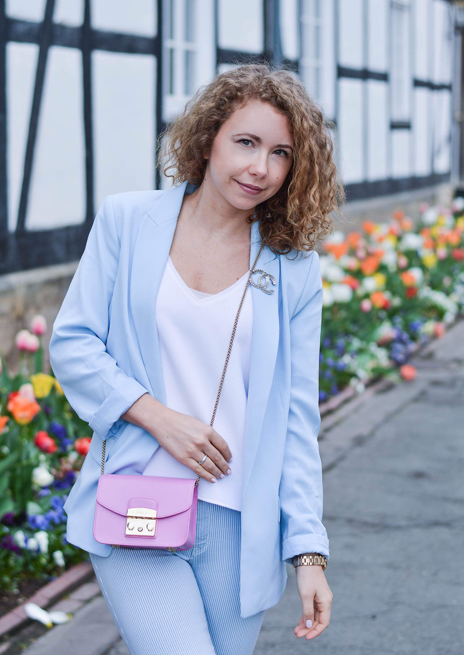 outfit-pastel-blue-blazer-steve-madden-sandals-and-pink-furla-bag-fashionblogger-nrw-Kationette