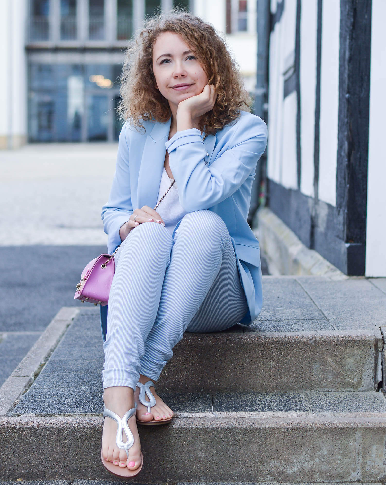 outfit-pastel-blue-blazer-steve-madden-sandals-and-pink-furla-bag-fashionblogger-nrw-Kationette