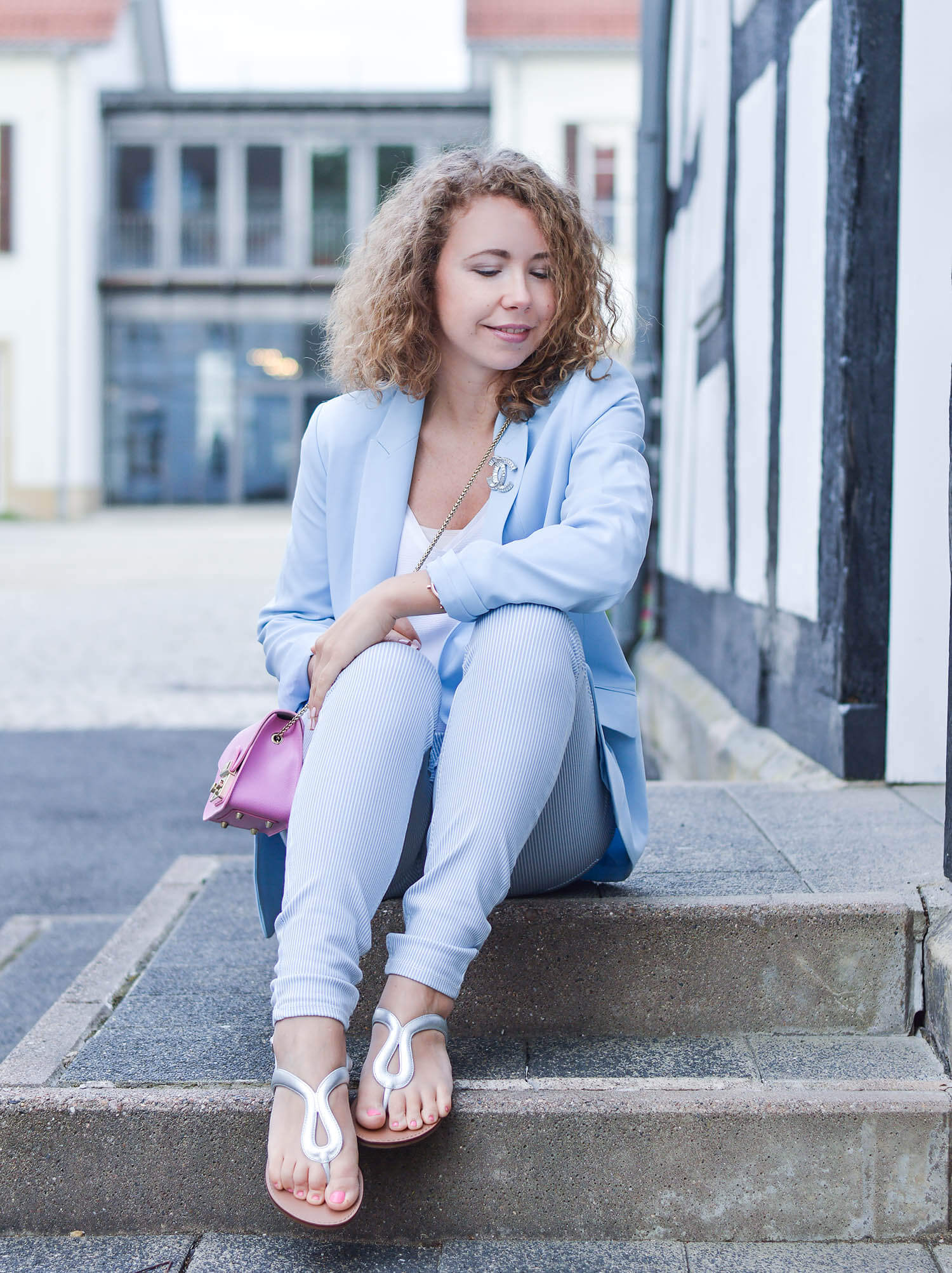 outfit-pastel-blue-blazer-steve-madden-sandals-and-pink-furla-bag-fashionblogger-nrw-Kationette