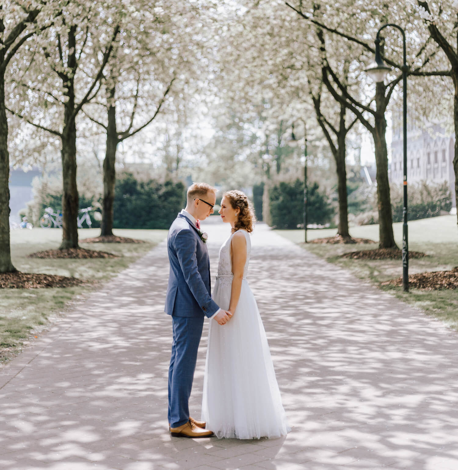 Wedding-Update-bridal-couple-Shooting-under-the-Cherry-Trees-kationette-wedding-2018-bride