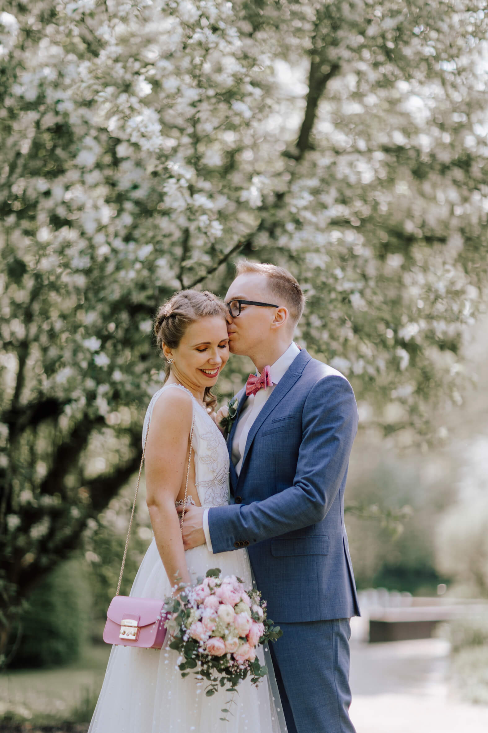 Wedding-Update-bridal-couple-Shooting-under-the-Cherry-Trees-kationette-wedding-2018-bride