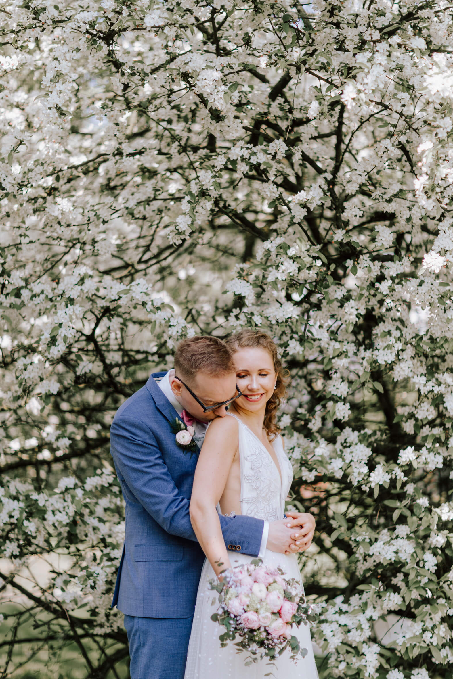 Wedding-Update-bridal-couple-Shooting-under-the-Cherry-Trees-kationette-wedding-2018-bride