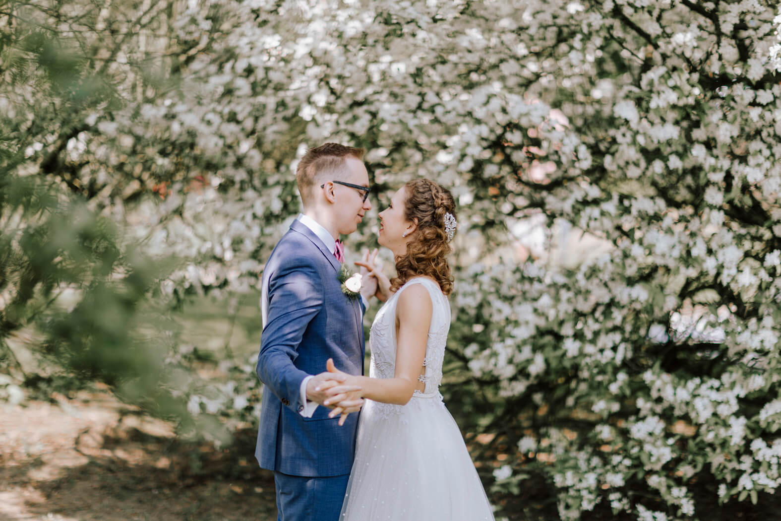 Wedding-Update-bridal-couple-Shooting-under-the-Cherry-Trees-kationette-wedding-2018-bride