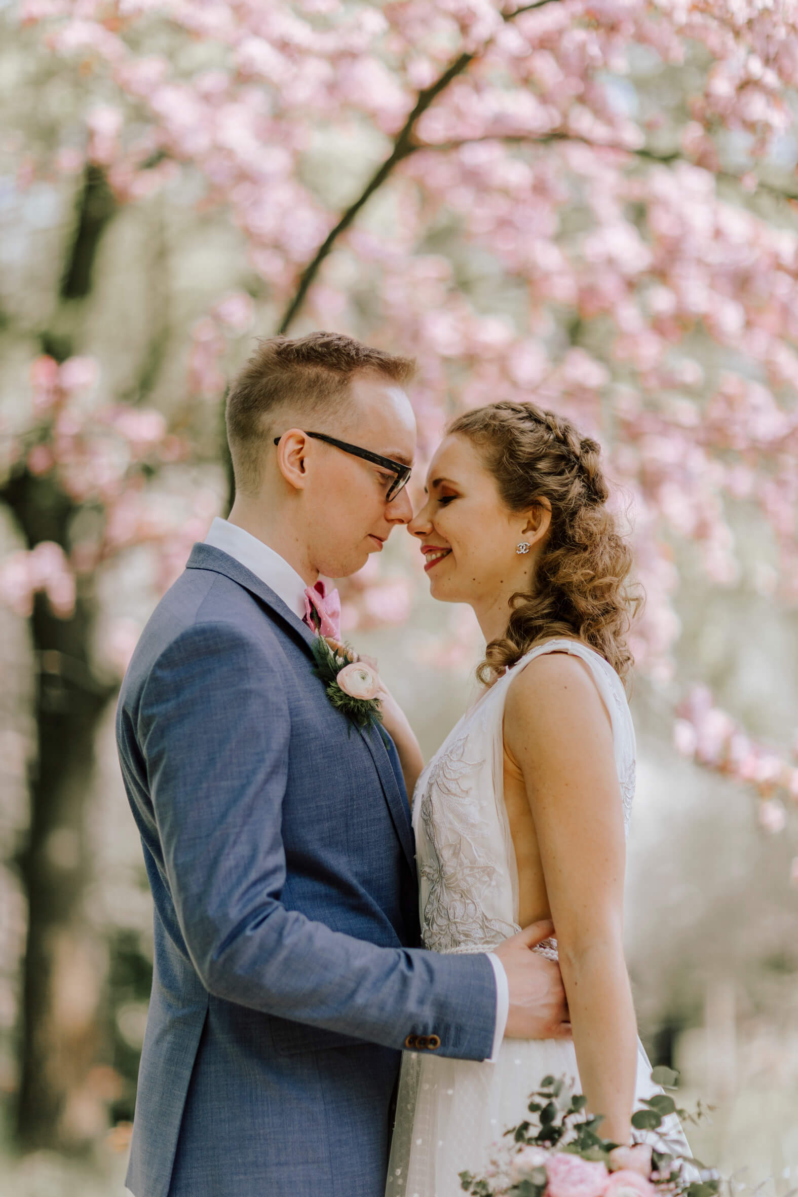 Wedding-Update-bridal-couple-Shooting-under-the-Cherry-Trees-kationette-wedding-2018-bride