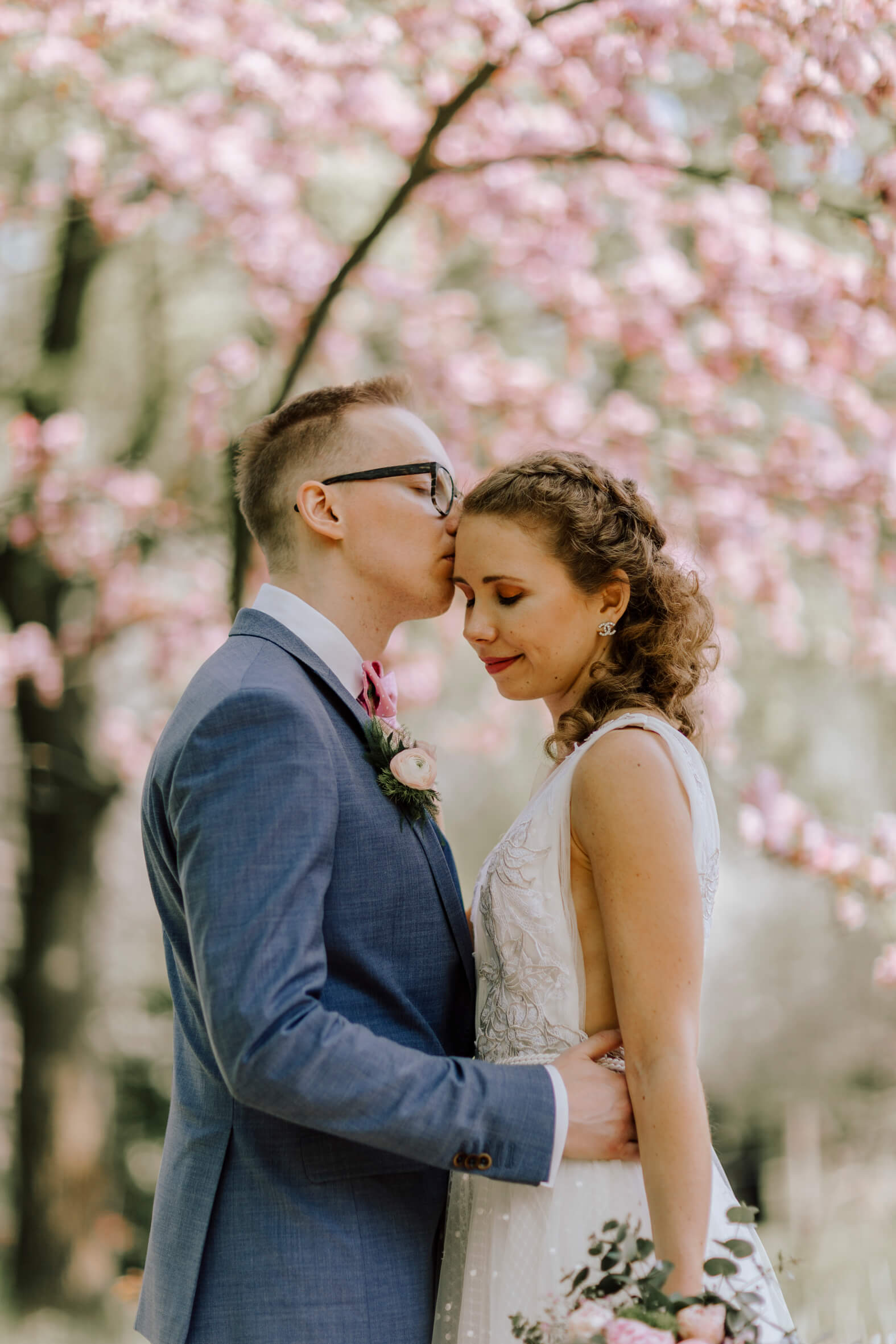 Wedding-Update-bridal-couple-Shooting-under-the-Cherry-Trees-kationette-wedding-2018-bride