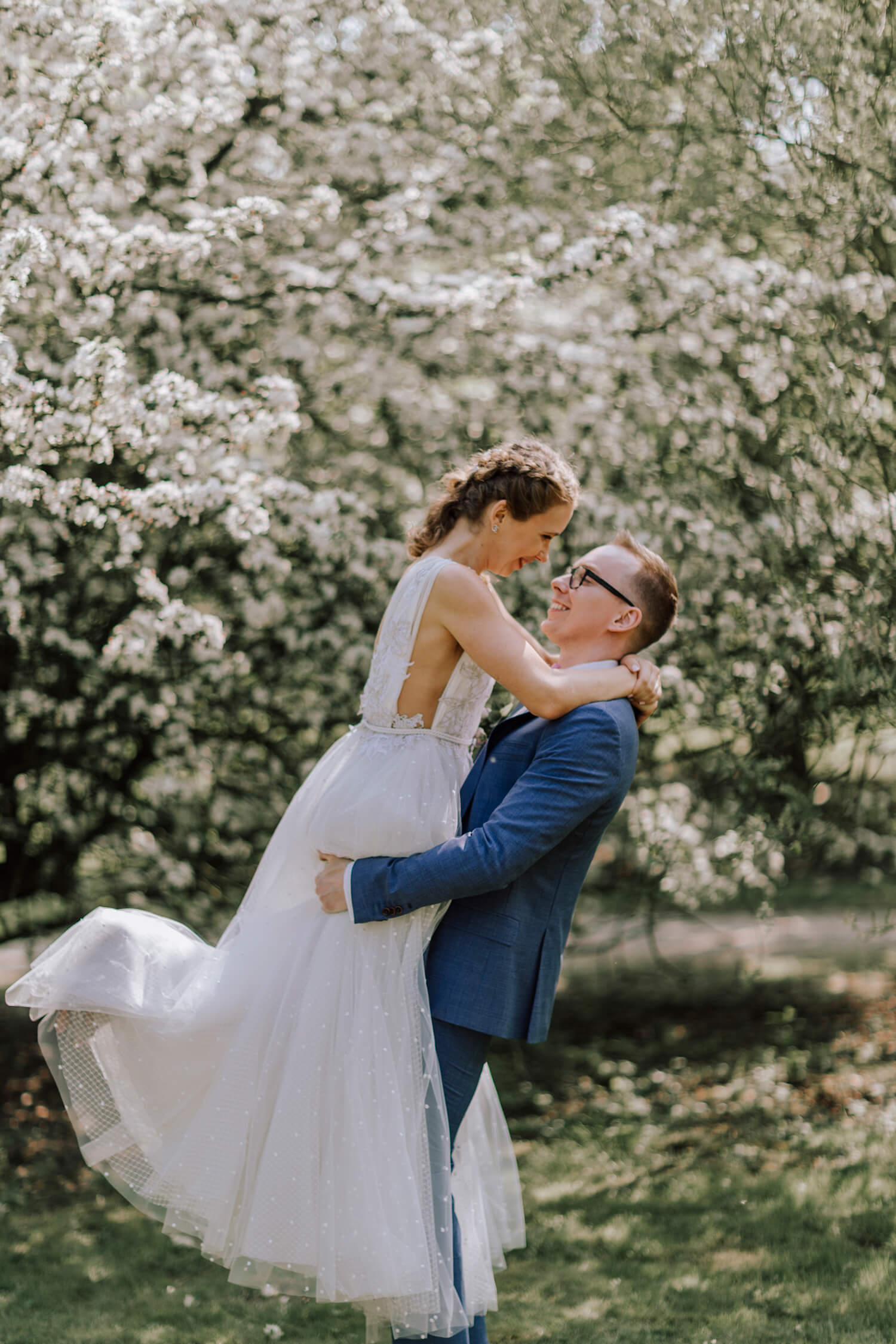 Wedding-Update-bridal-couple-Shooting-under-the-Cherry-Trees-kationette-wedding-2018-bride