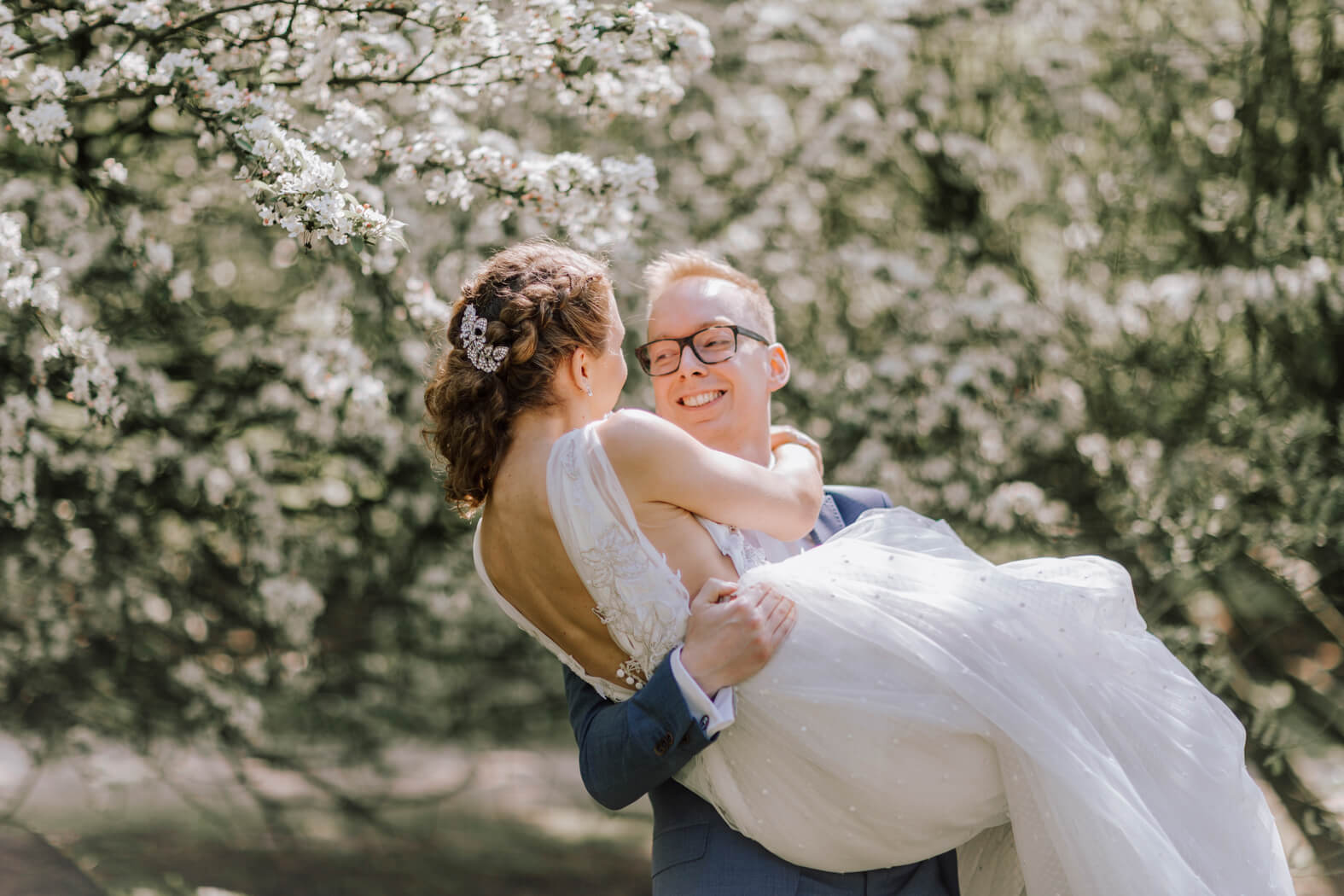 Wedding-Update-bridal-couple-Shooting-under-the-Cherry-Trees-kationette-wedding-2018-bride