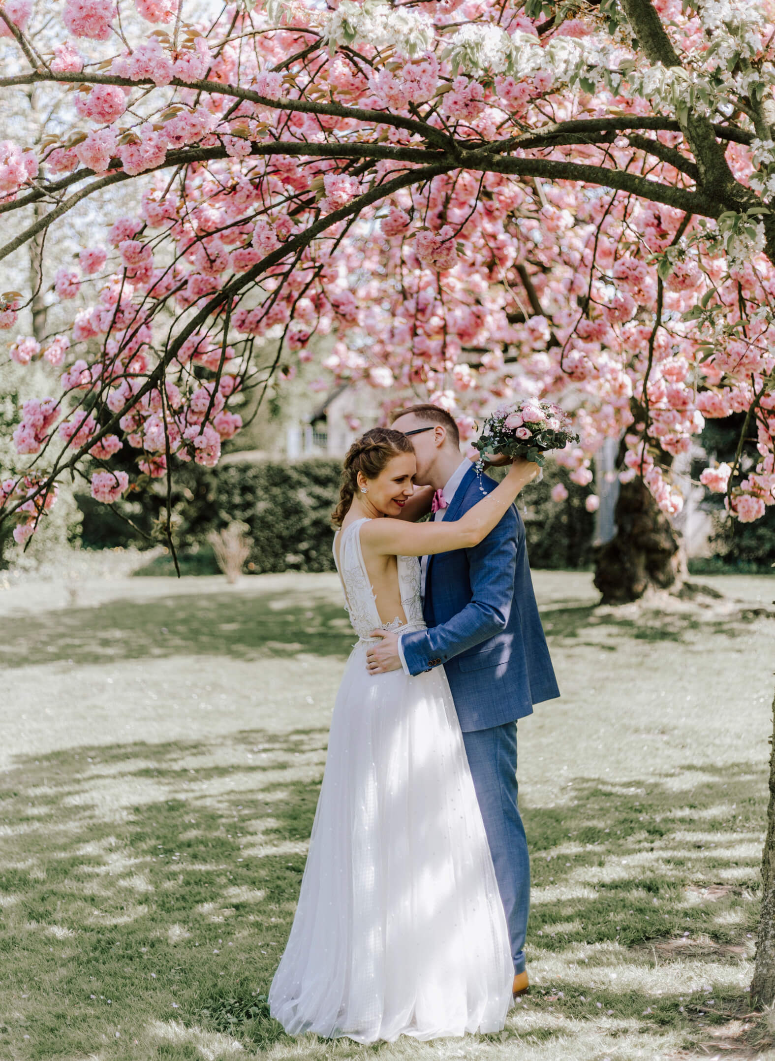 Wedding-Update-bridal-couple-Shooting-under-the-Cherry-Trees-kationette-wedding-2018-bride