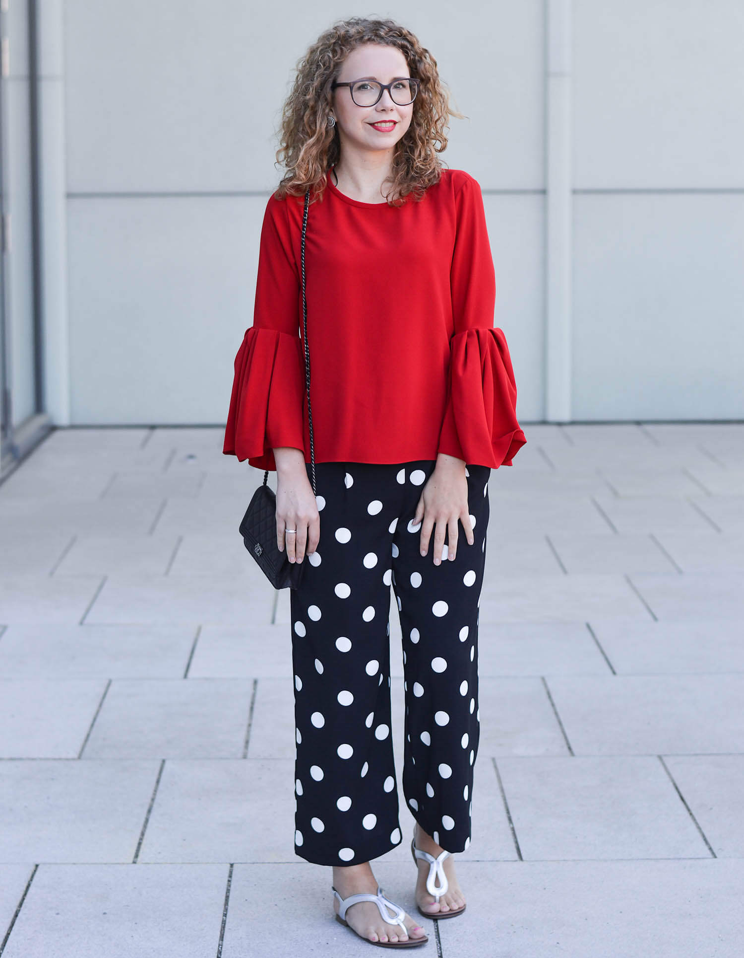 Outfit-Zara-Allover-with-Polka-Dots-Culotte-Zara-and-Red-Top-with-Pleats-kationette-fashionblogger-NRW