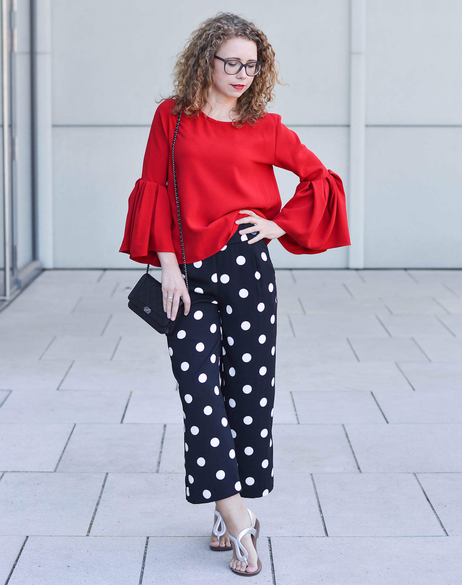 Outfit-Zara-Allover-with-Polka-Dots-Culotte-Zara-and-Red-Top-with-Pleats-kationette-fashionblogger-NRW