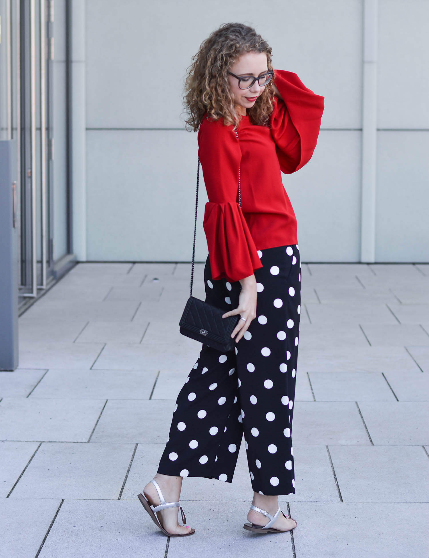 Outfit-Zara-Allover-with-Polka-Dots-Culotte-Zara-and-Red-Top-with-Pleats-kationette-fashionblogger-NRW