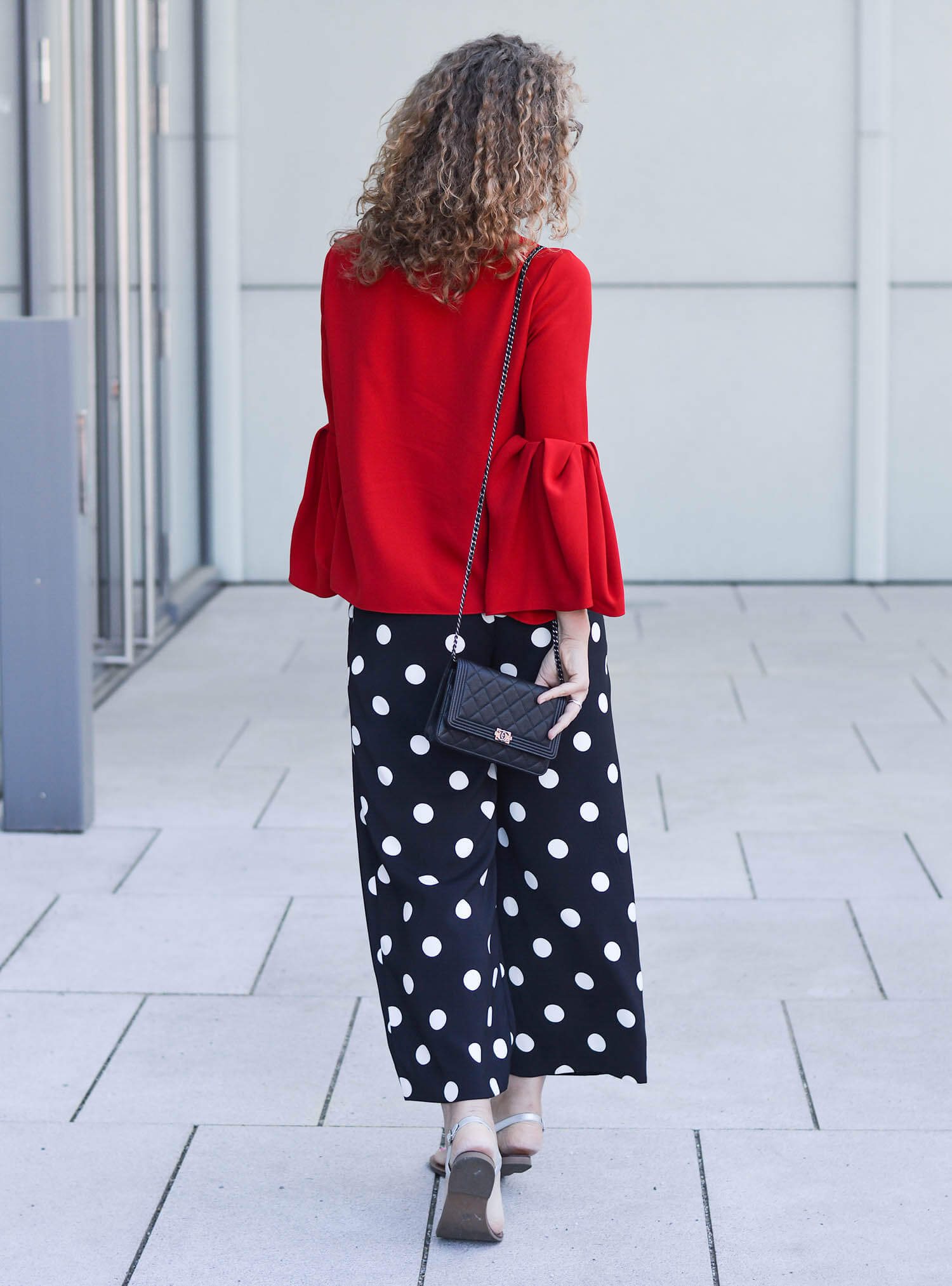 Outfit-Zara-Allover-with-Polka-Dots-Culotte-Zara-and-Red-Top-with-Pleats-kationette-fashionblogger-NRW