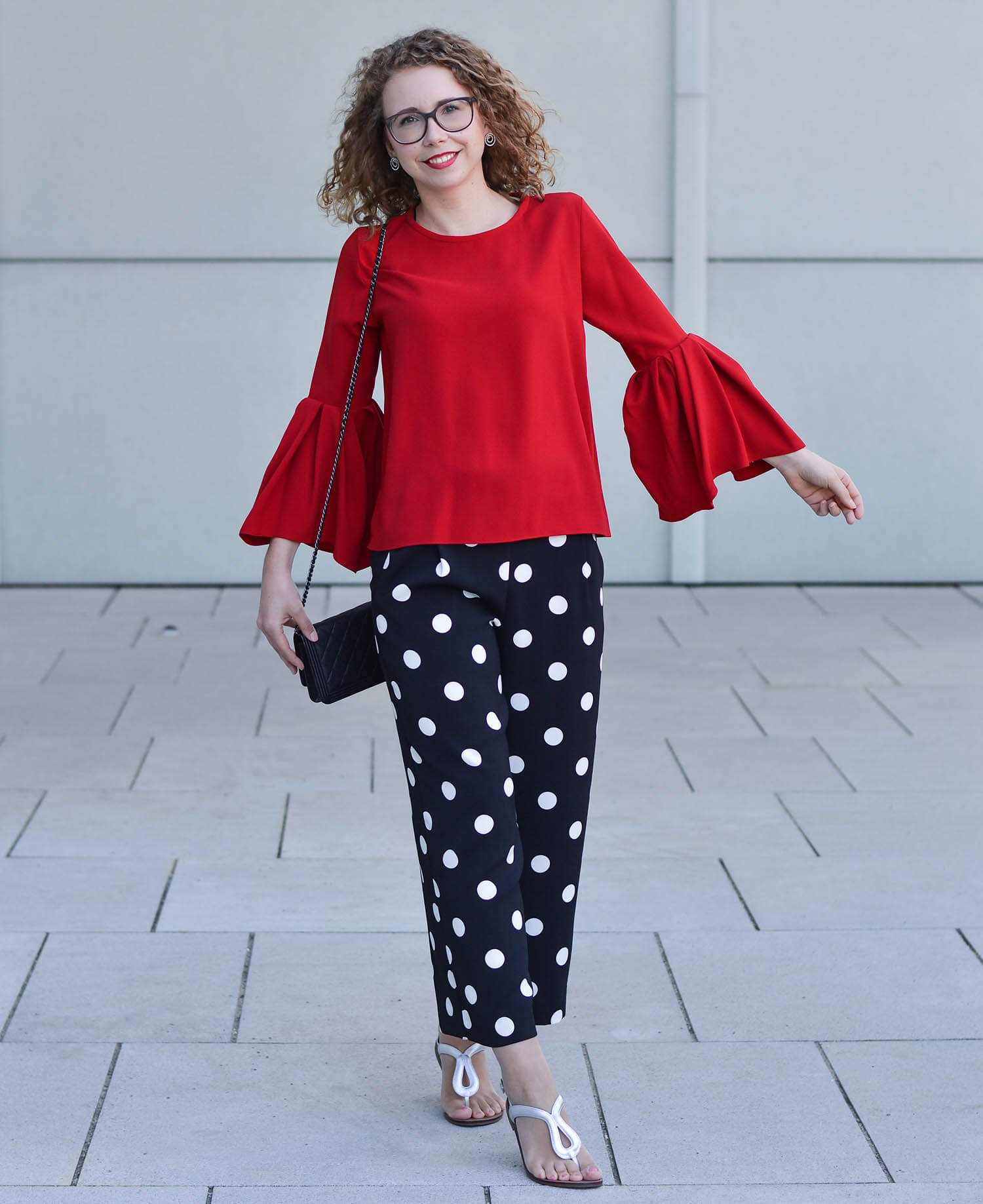 Outfit-Zara-Allover-with-Polka-Dots-Culotte-Zara-and-Red-Top-with-Pleats-kationette-fashionblogger-NRW