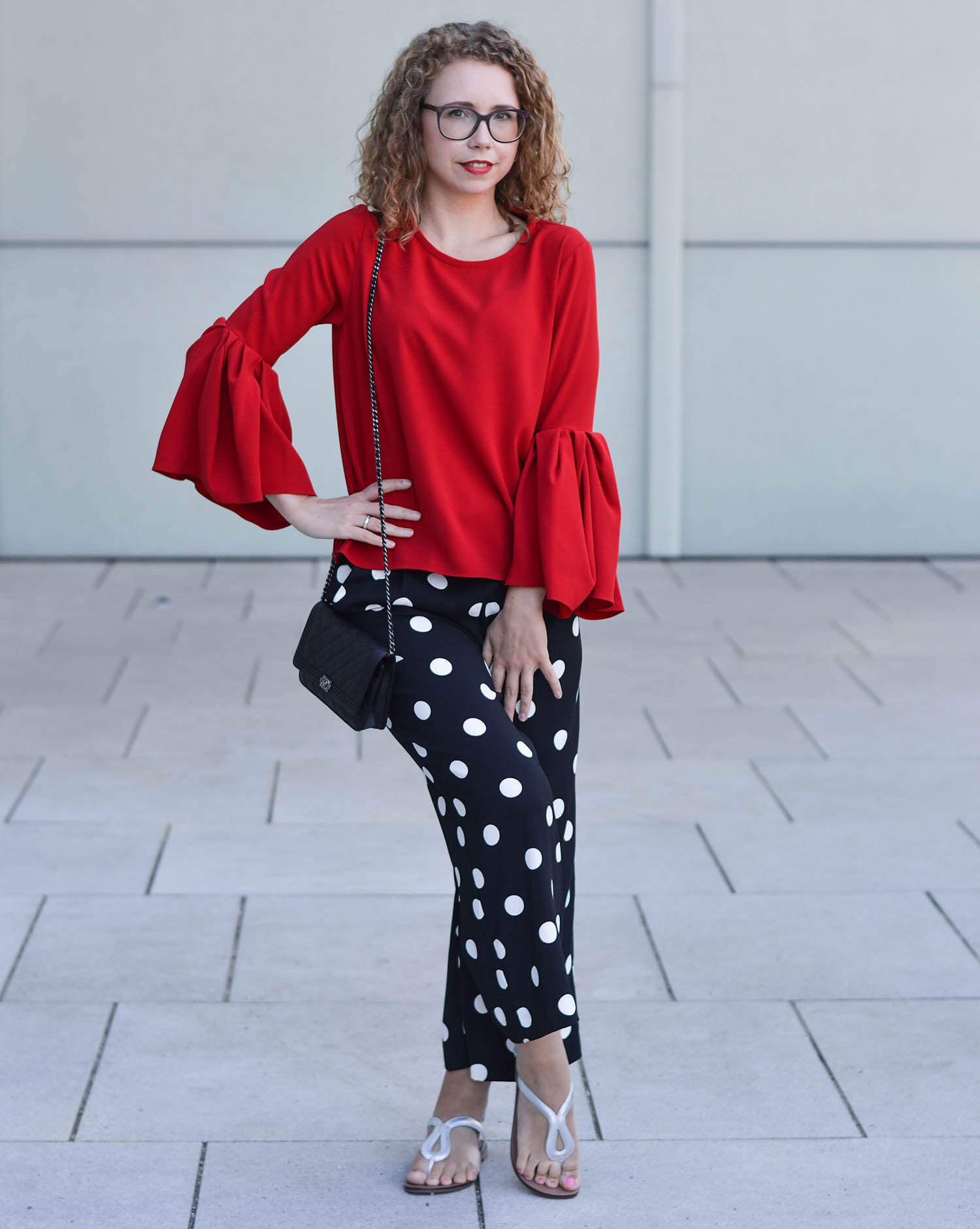 Outfit-Zara-Allover-with-Polka-Dots-Culotte-Zara-and-Red-Top-with-Pleats-kationette-fashionblogger-NRW