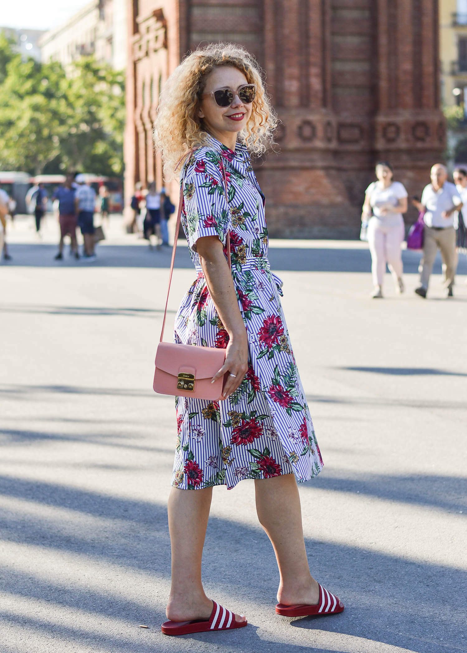 Outfit-Zara-Blouse-Dress-Furla-Bag-and-Adiletten-in-Barcelona-kationette-fashionblogger-travelblogger-honeymoon-2017