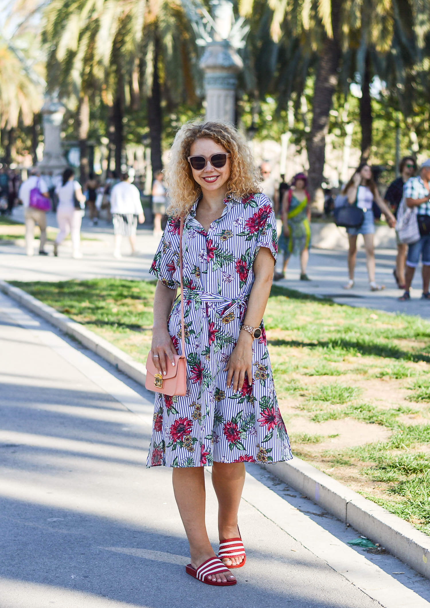 Outfit-Zara-Blouse-Dress-Furla-Bag-and-Adiletten-in-Barcelona-kationette-fashionblogger-travelblogger-honeymoon-2017